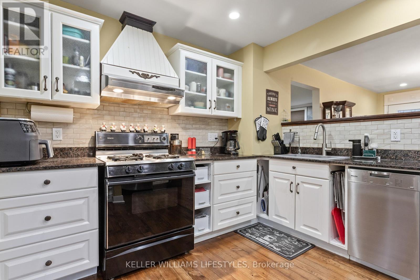 2628 Dundas Street, London East, Ontario  N5V 3C9 - Photo 11 - X12516924