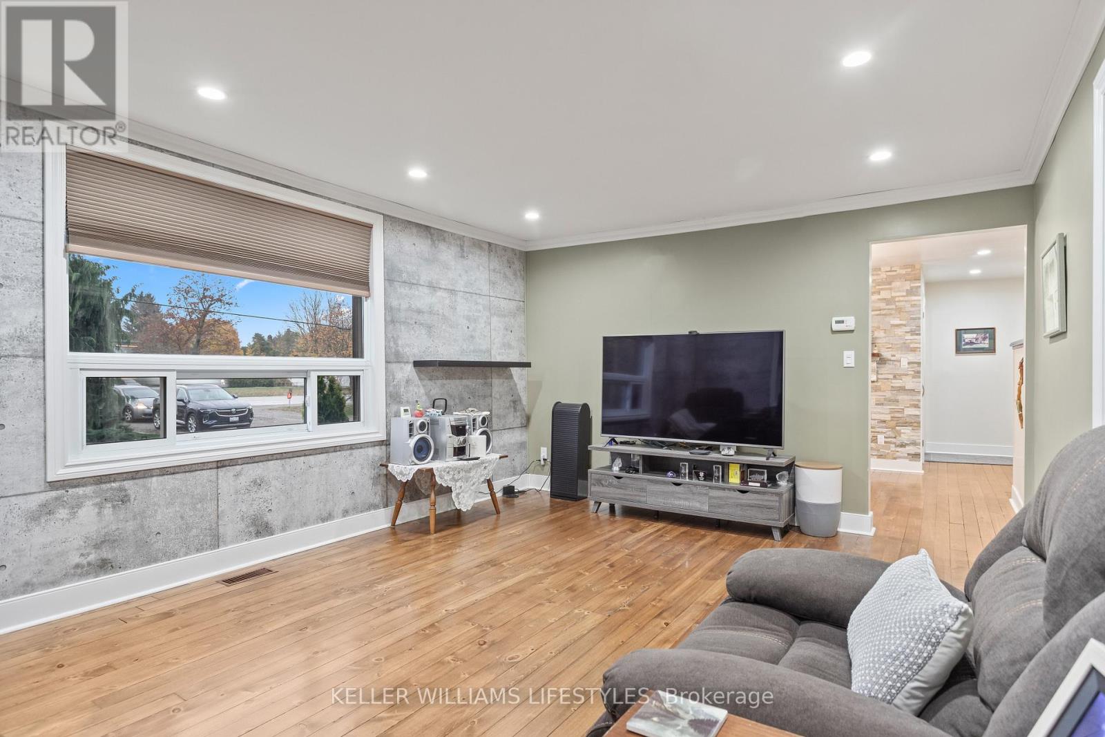 2628 Dundas Street, London East, Ontario  N5V 3C9 - Photo 4 - X12516924