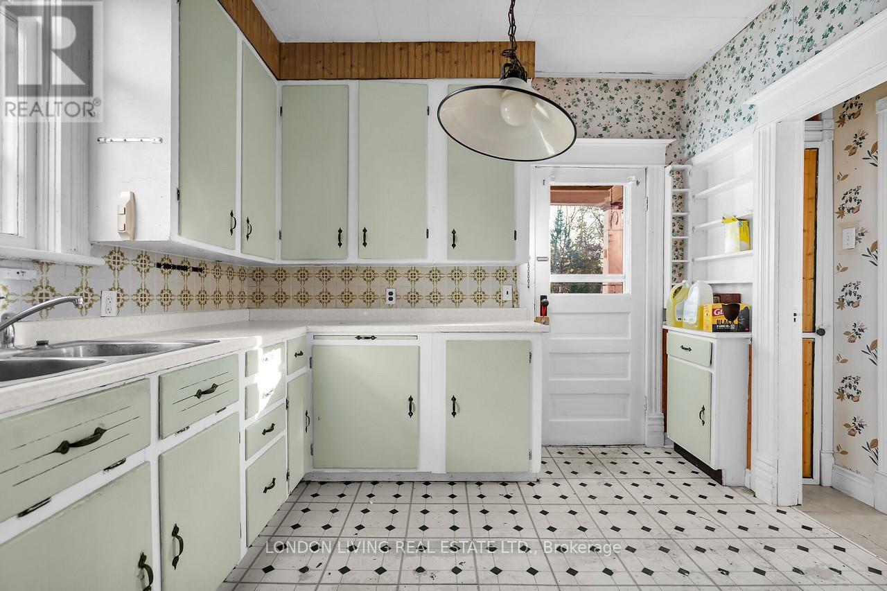 121 Tecumseh Avenue E, London South, Ontario  N6C 1S1 - Photo 12 - X12516946