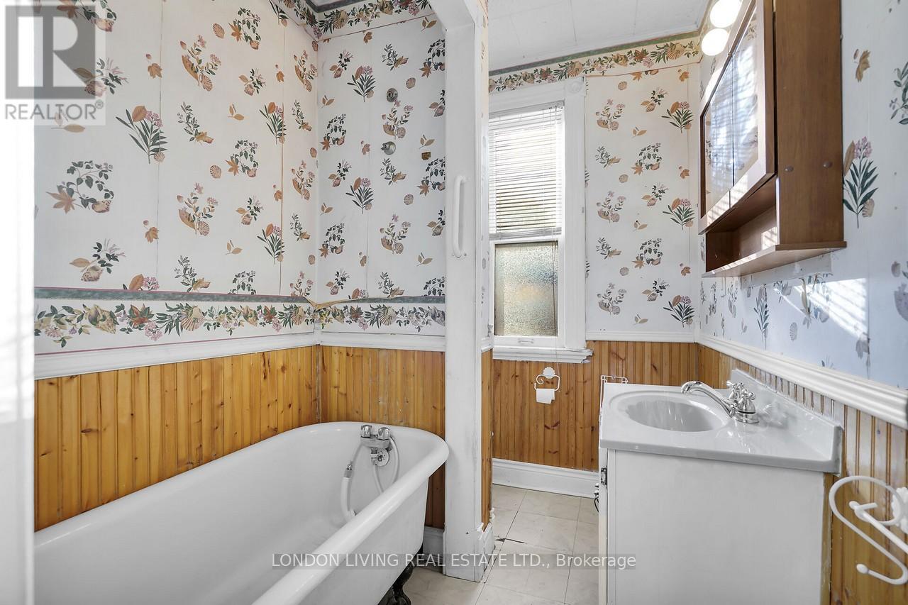 121 Tecumseh Avenue E, London South, Ontario  N6C 1S1 - Photo 19 - X12516946