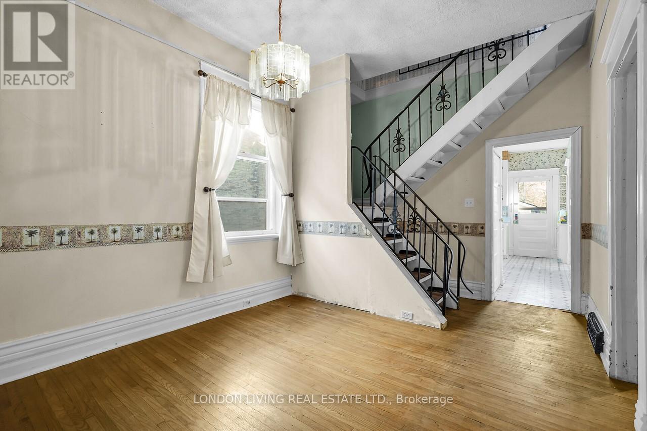 121 Tecumseh Avenue E, London South, Ontario  N6C 1S1 - Photo 9 - X12516946