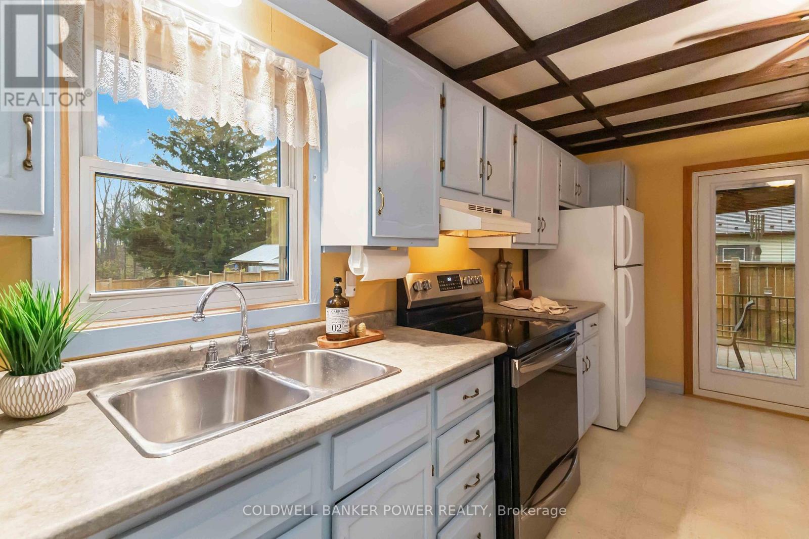 10701 Sunset Drive, Southwold, Ontario  N5P 3T2 - Photo 19 - X12517030