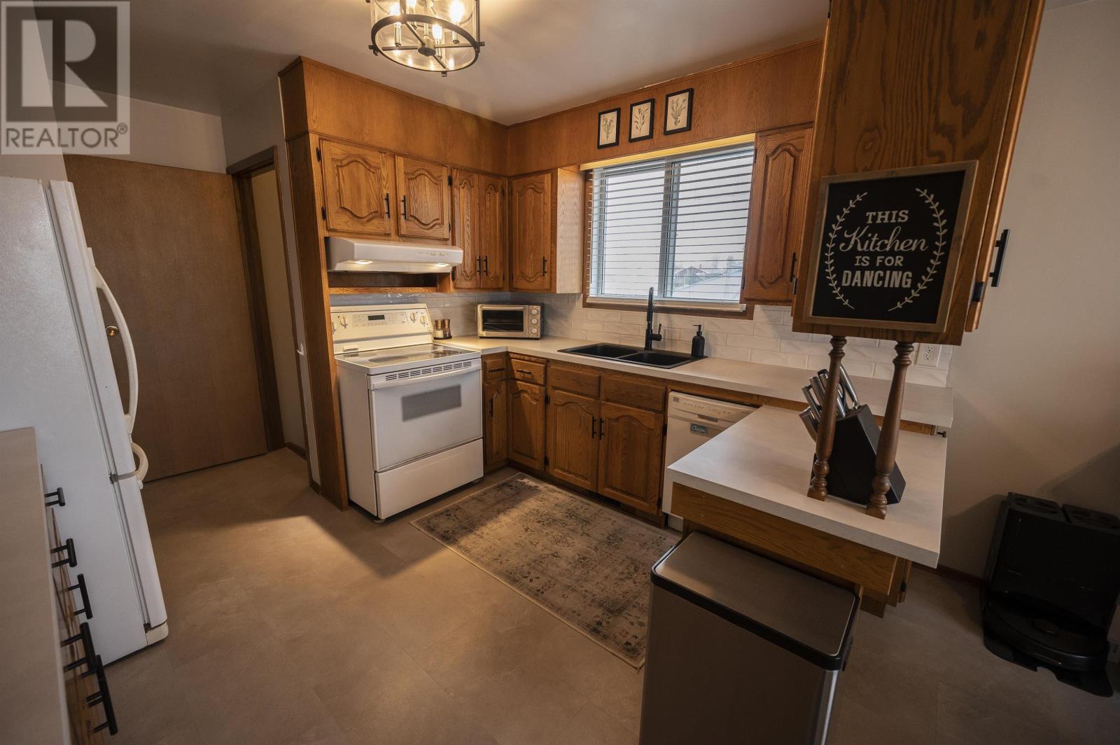 716 Francis Street West, Thunder Bay, Ontario  P7E 4E1 - Photo 12 - TB253411