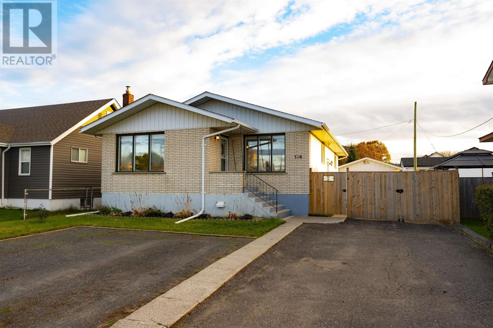 716 Francis Street West, Thunder Bay, Ontario  P7E 4E1 - Photo 1 - TB253411