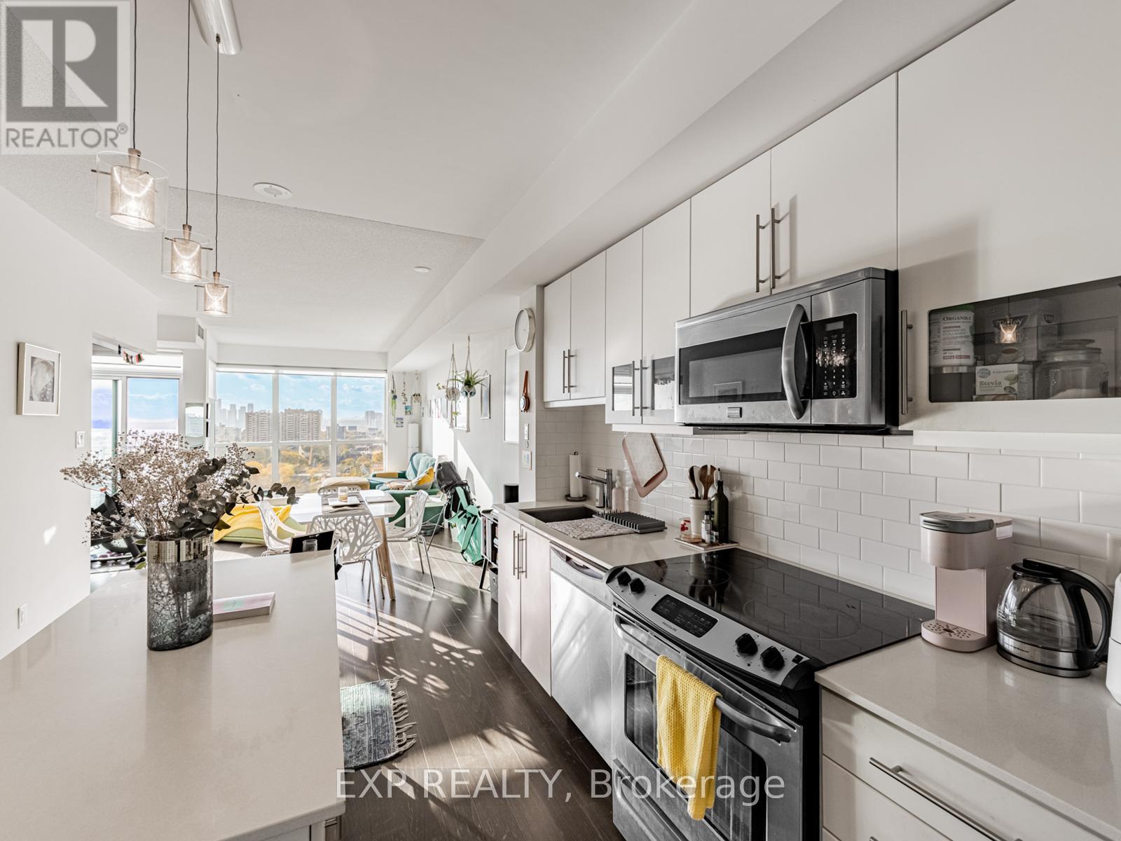 1811 - 1171 Queen Street W, Toronto, Ontario  M6J 1J4 - Photo 2 - C12516604