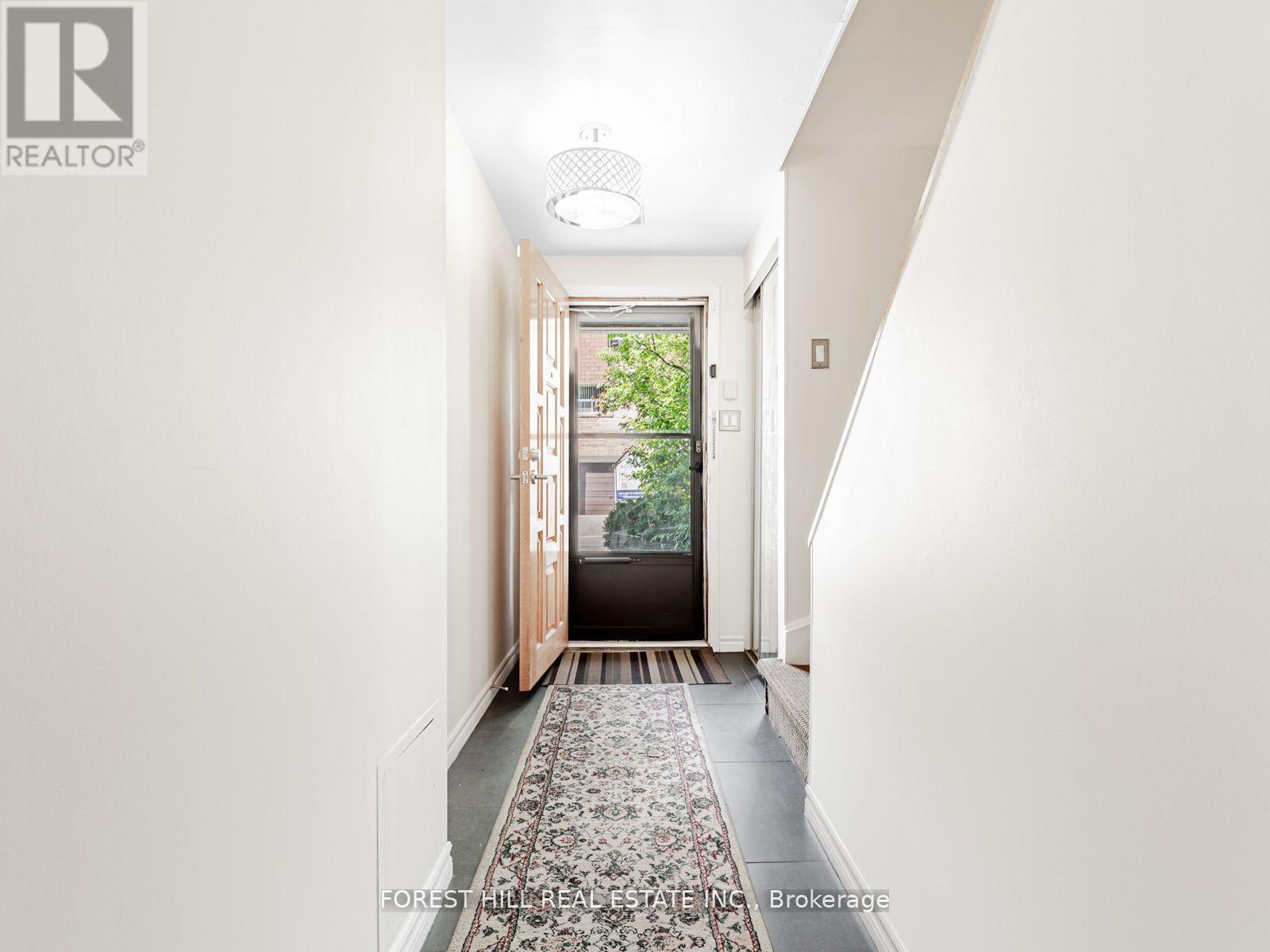 86 Village Greenway, Toronto, Ontario  M2J 1K8 - Photo 4 - C12516674