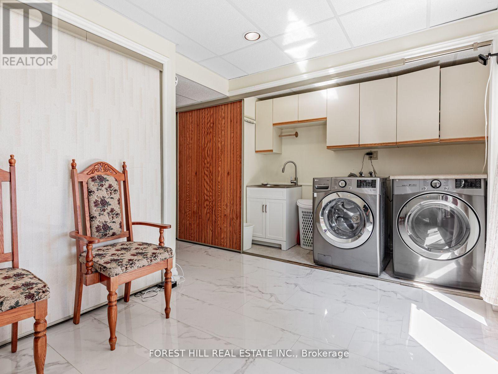 86 Village Greenway, Toronto, Ontario  M2J 1K8 - Photo 6 - C12516674