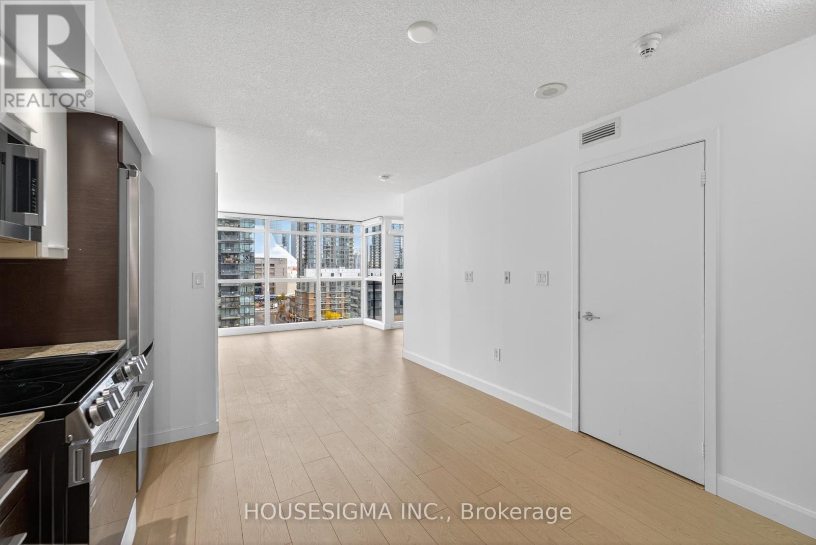 1005 - 8 Telegram Mews, Toronto, Ontario  M5V 3Z5 - Photo 14 - C12516686