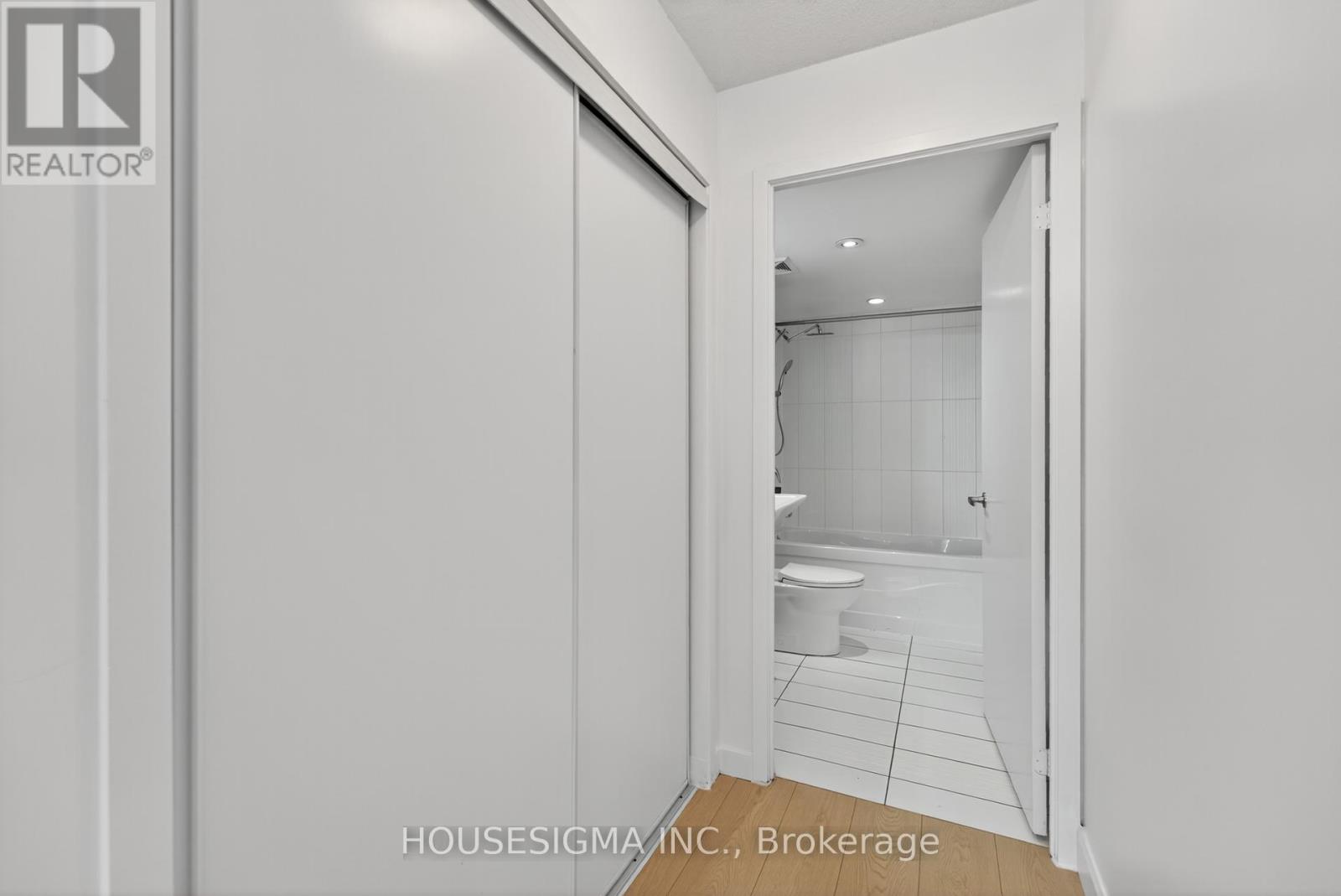 1005 - 8 Telegram Mews, Toronto, Ontario  M5V 3Z5 - Photo 34 - C12516686