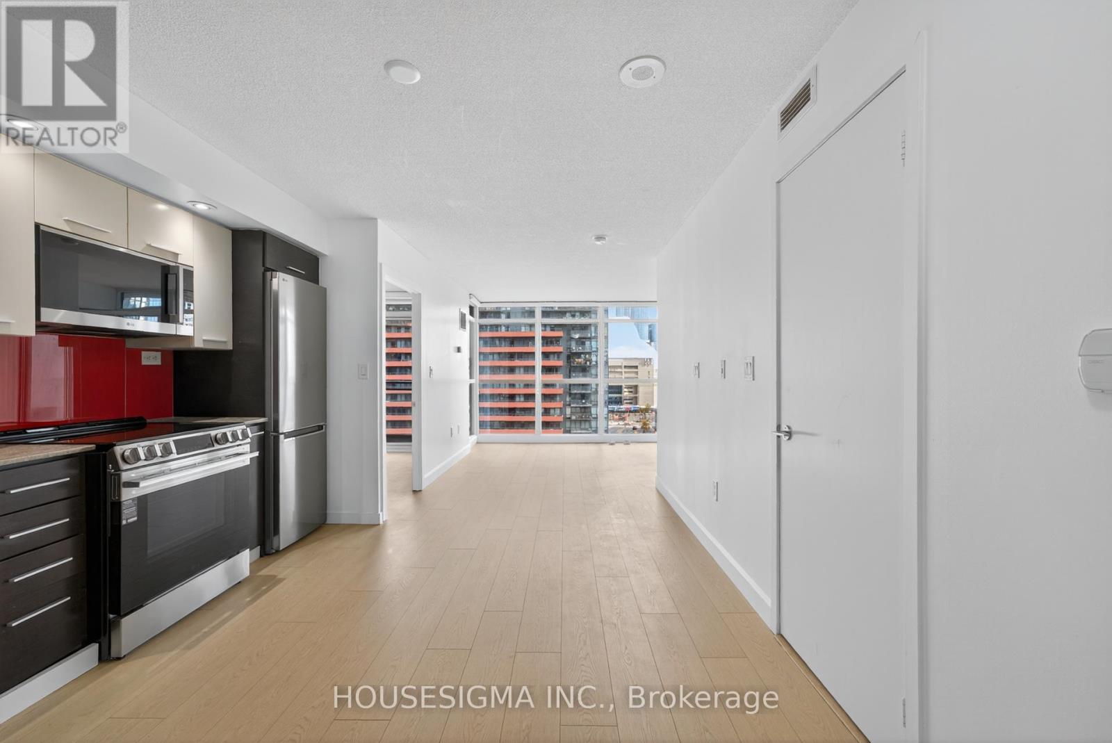 1005 - 8 Telegram Mews, Toronto, Ontario  M5V 3Z5 - Photo 9 - C12516686