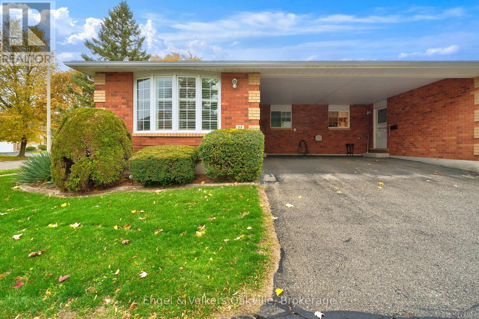 22 - 20 Courtland Drive, Brantford, Ontario  N3R 7Y2 - Photo 2 - X12516900