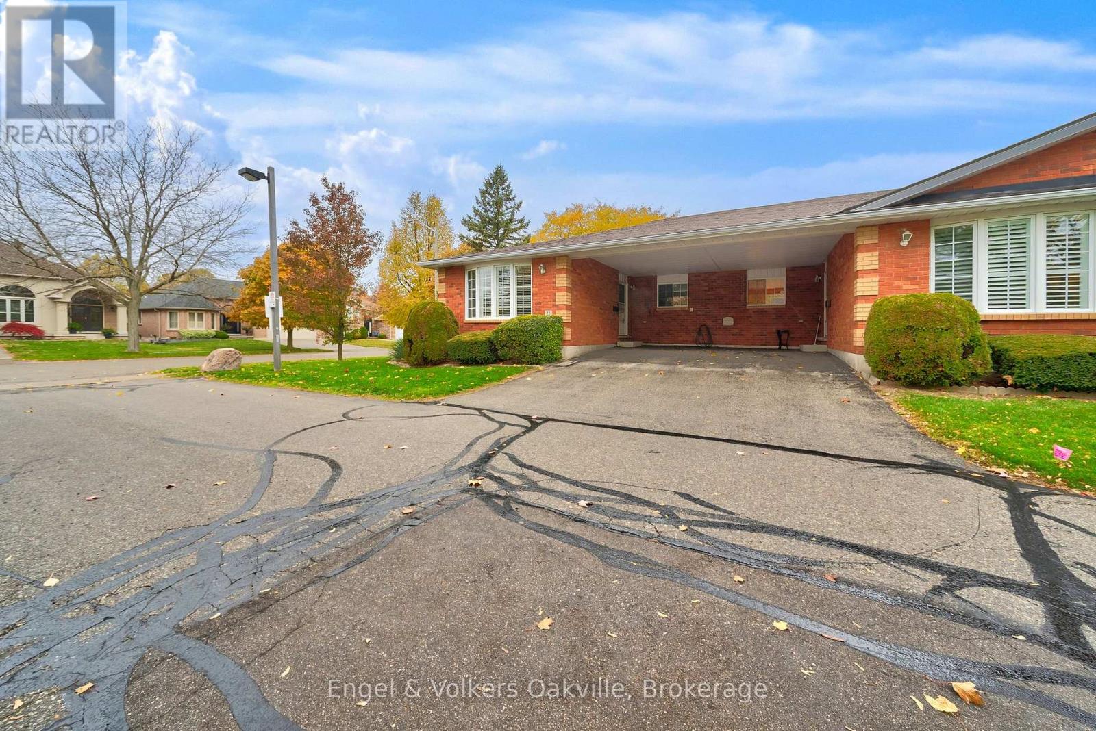 22 - 20 Courtland Drive, Brantford, Ontario  N3R 7Y2 - Photo 3 - X12516900