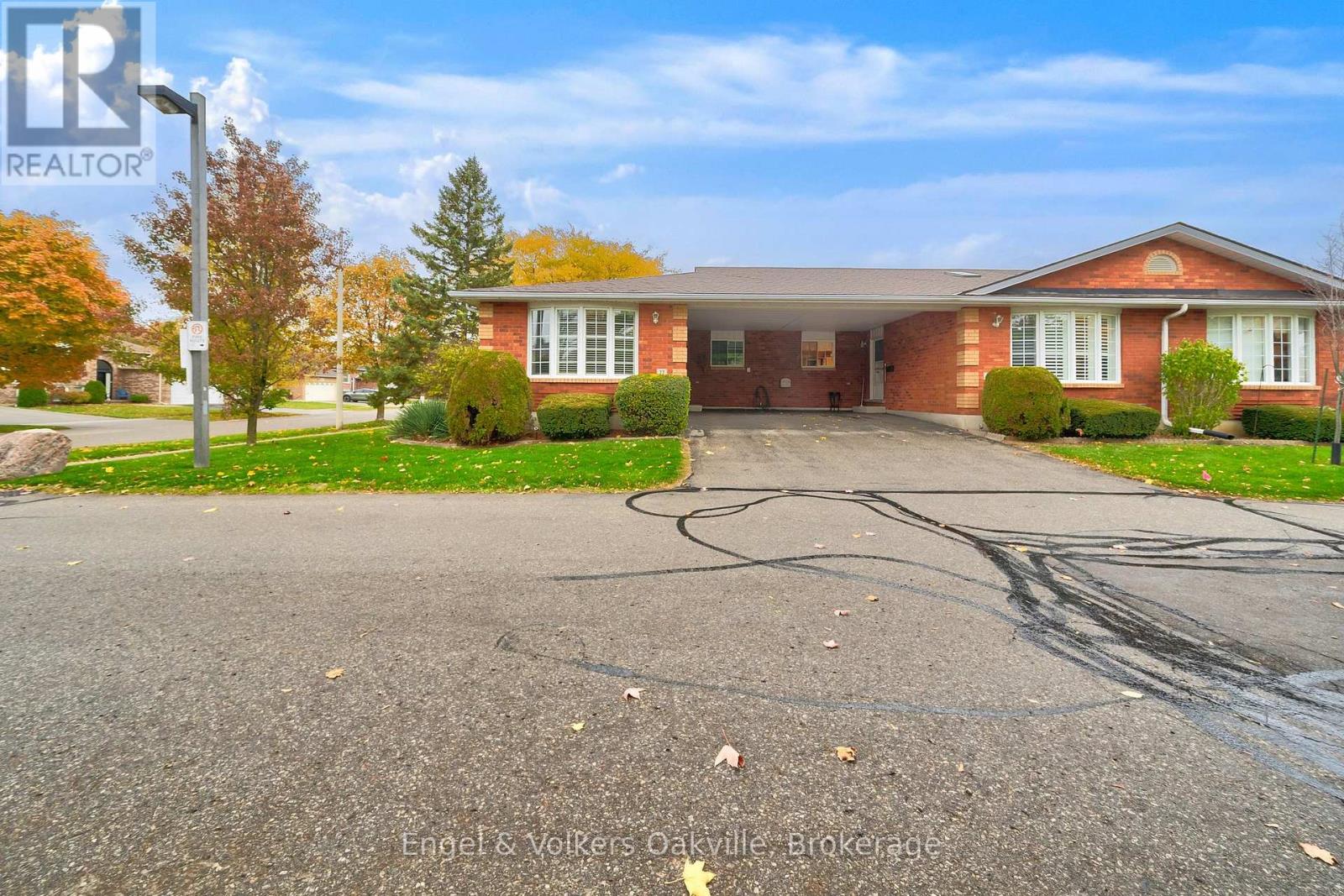 22 - 20 Courtland Drive, Brantford, Ontario  N3R 7Y2 - Photo 4 - X12516900