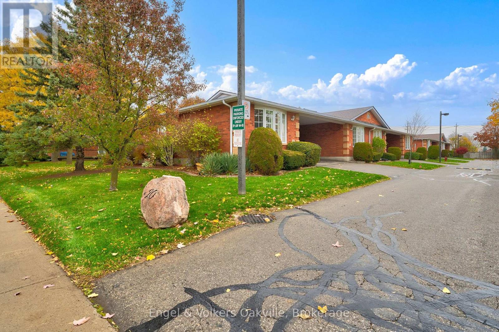 22 - 20 Courtland Drive, Brantford, Ontario  N3R 7Y2 - Photo 5 - X12516900