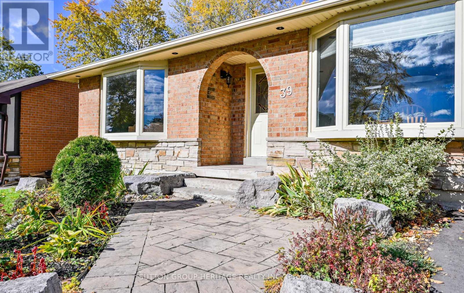 39 Anstead Crescent, Ajax, Ontario  L1S 3X4 - Photo 2 - E12516586