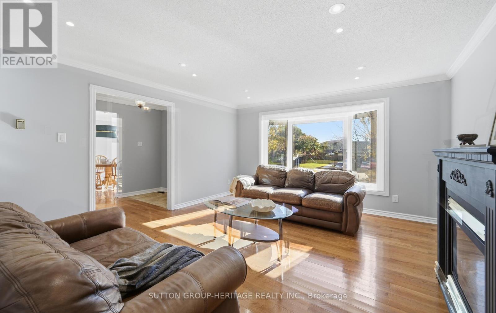 39 Anstead Crescent, Ajax, Ontario  L1S 3X4 - Photo 4 - E12516586