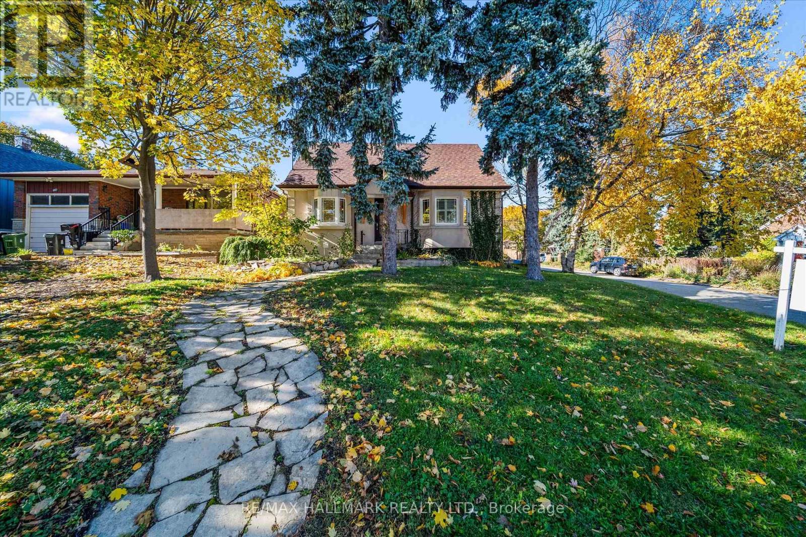 128 HAREWOOD AVENUE, Toronto, Ontario