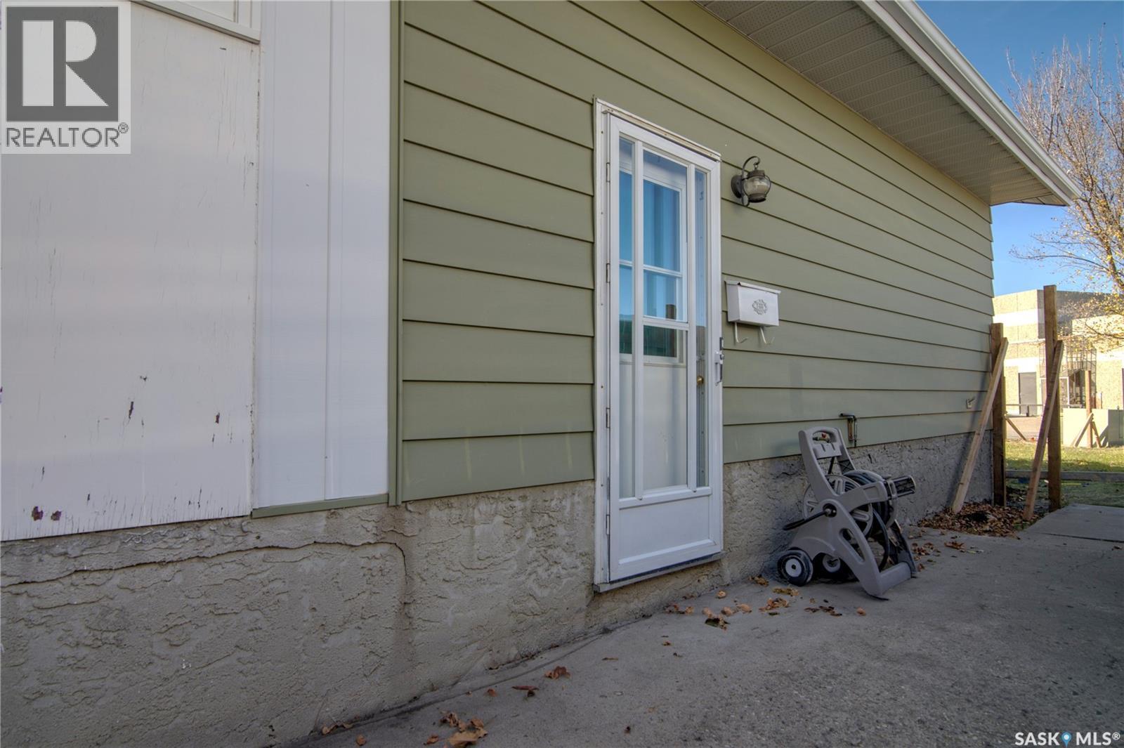87 Carter Crescent, Regina, Saskatchewan  S4X 2C8 - Photo 2 - SK022024