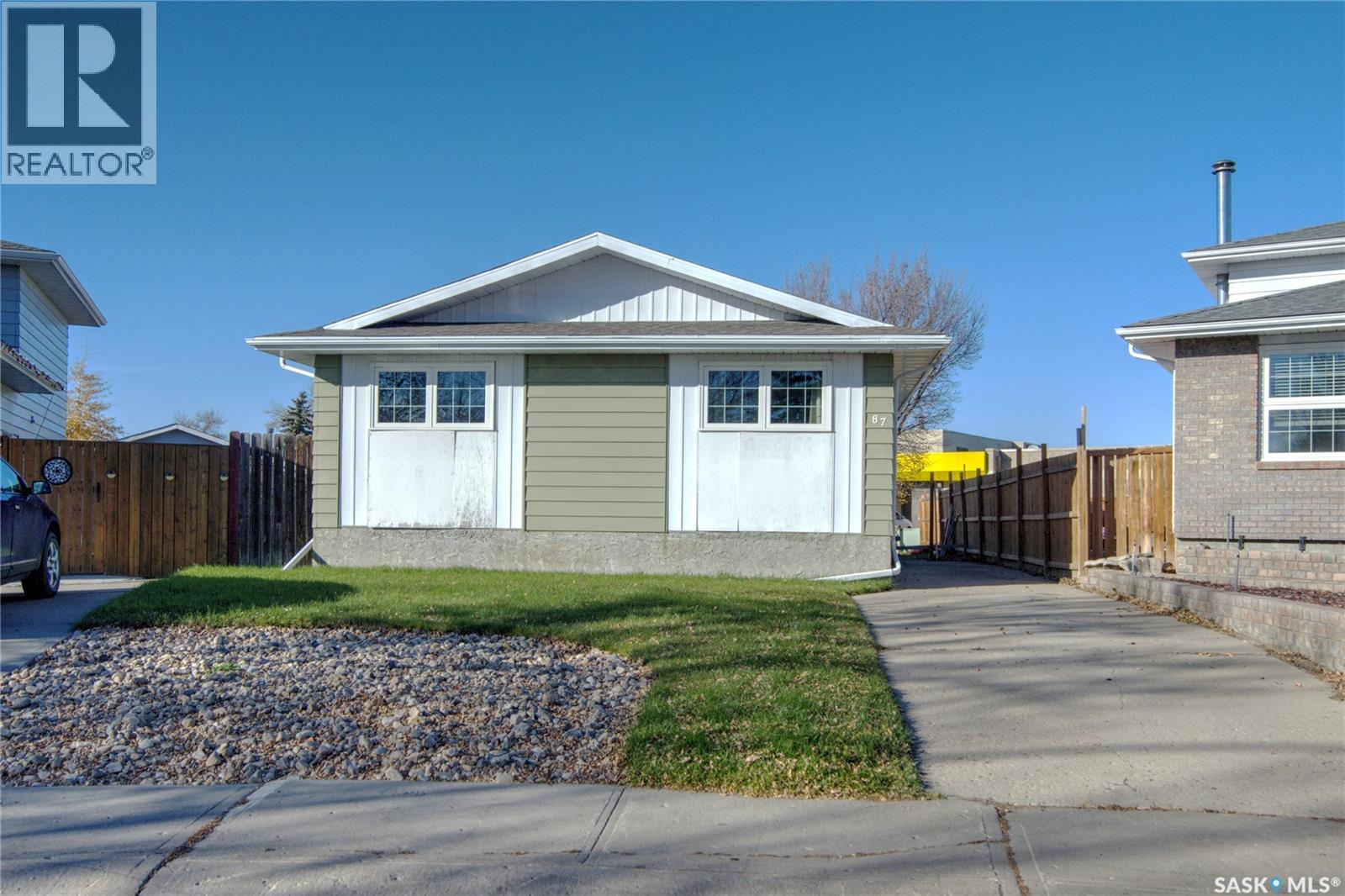 87 Carter CRESCENT, Regina, Saskatchewan