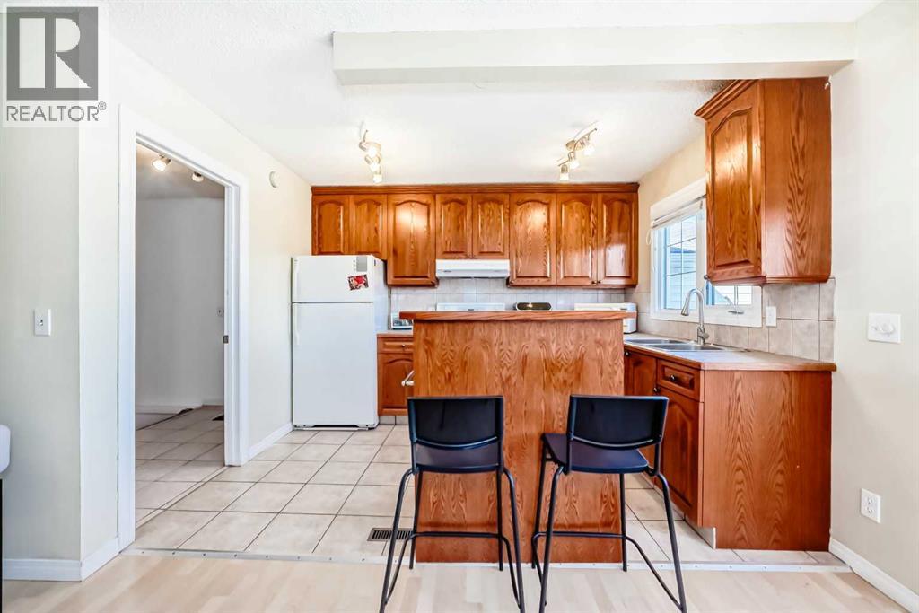 31 Castleglen Crescent Ne, Calgary, Alberta  T3J 1N2 - Photo 3 - A2259913