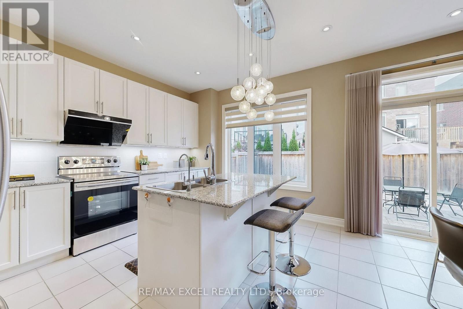 160 Roy Harper Avenue, Aurora, Ontario  L4G 0V6 - Photo 16 - N12516588