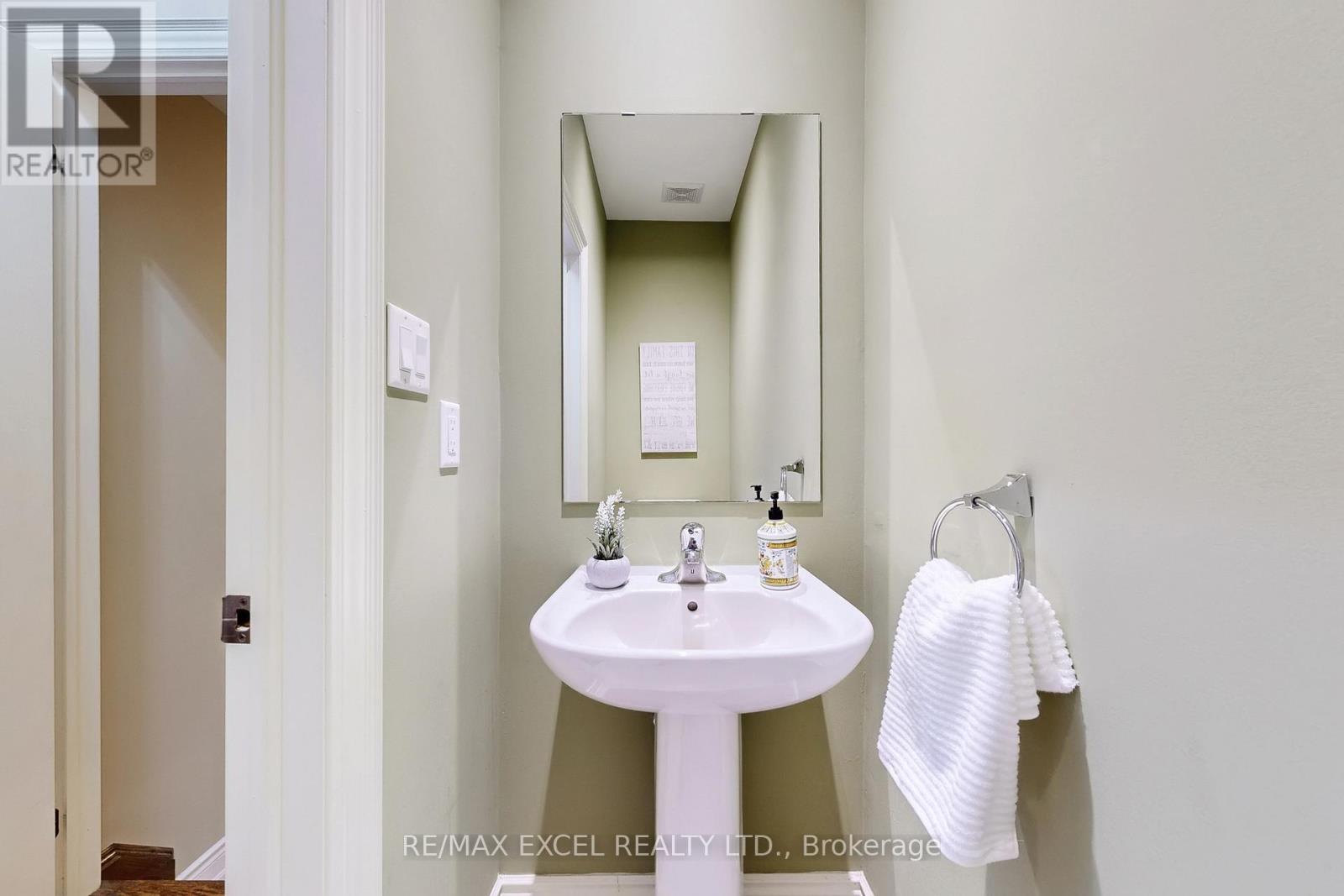 160 Roy Harper Avenue, Aurora, Ontario  L4G 0V6 - Photo 26 - N12516588