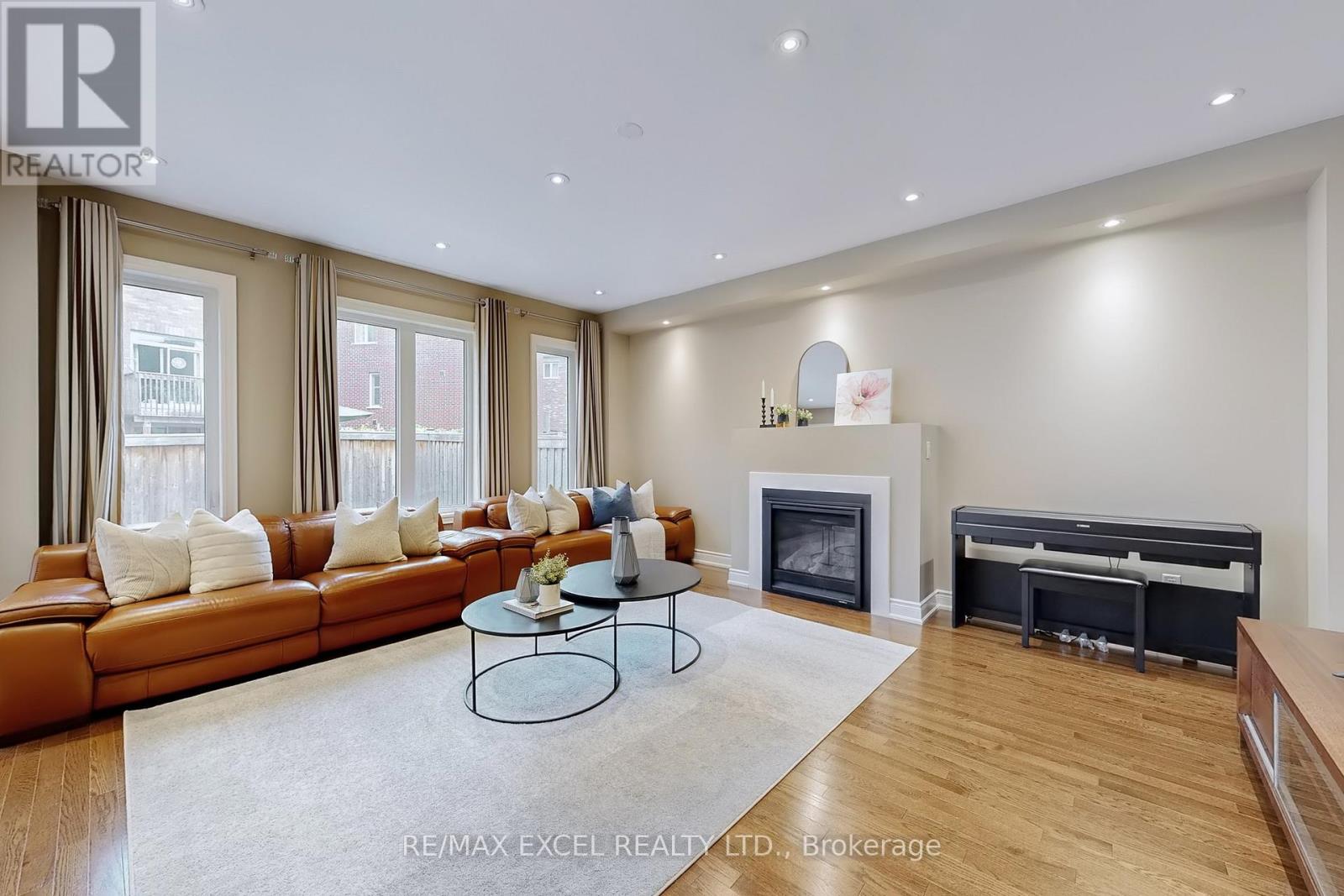 160 Roy Harper Avenue, Aurora, Ontario  L4G 0V6 - Photo 6 - N12516588