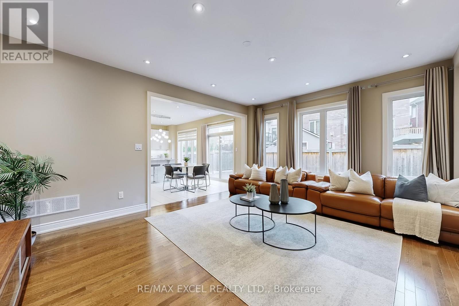 160 Roy Harper Avenue, Aurora, Ontario  L4G 0V6 - Photo 7 - N12516588