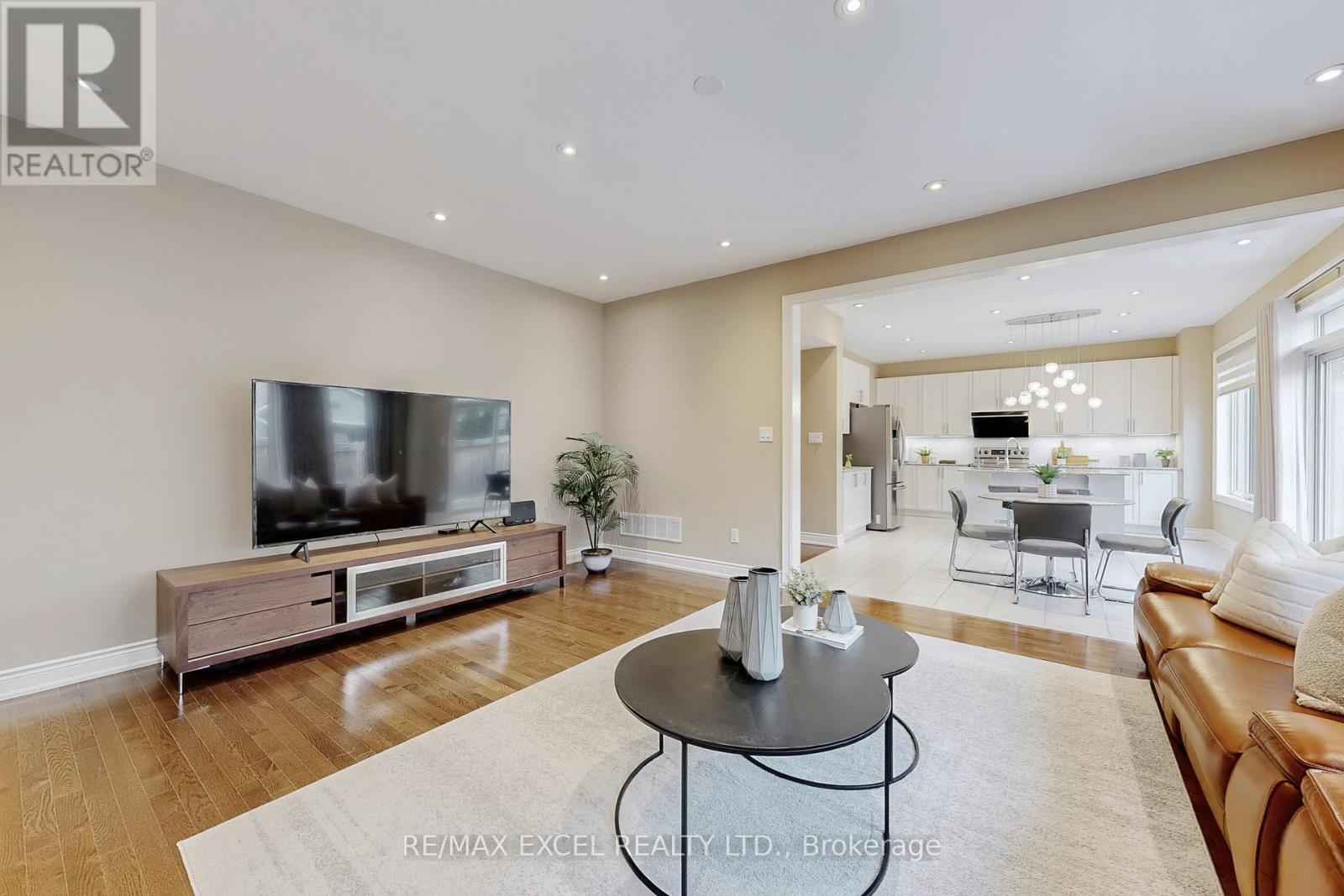 160 Roy Harper Avenue, Aurora, Ontario  L4G 0V6 - Photo 8 - N12516588