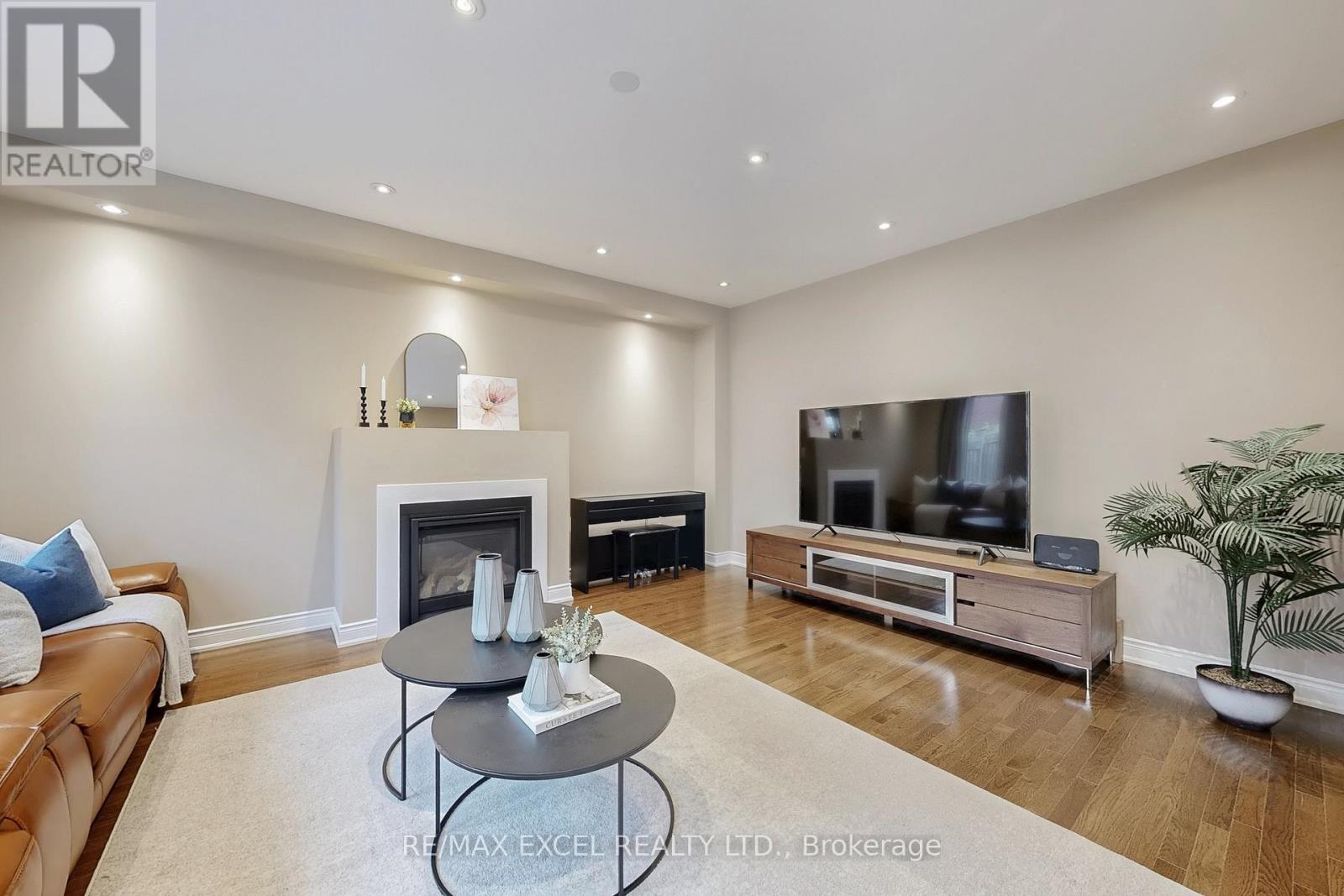 160 Roy Harper Avenue, Aurora, Ontario  L4G 0V6 - Photo 9 - N12516588