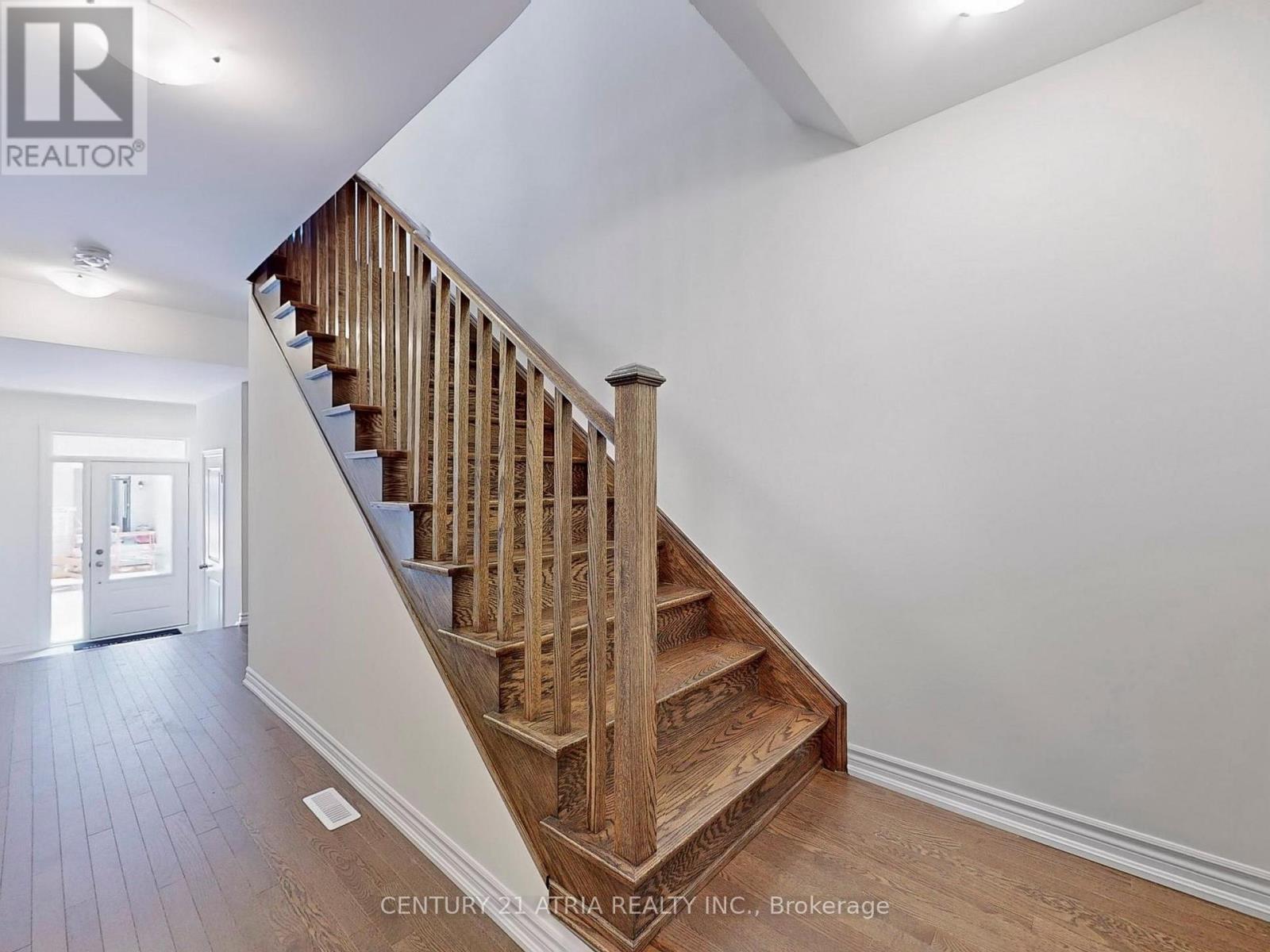 12 Gunton Street, Aurora, Ontario  L4G 4A9 - Photo 3 - N12516618