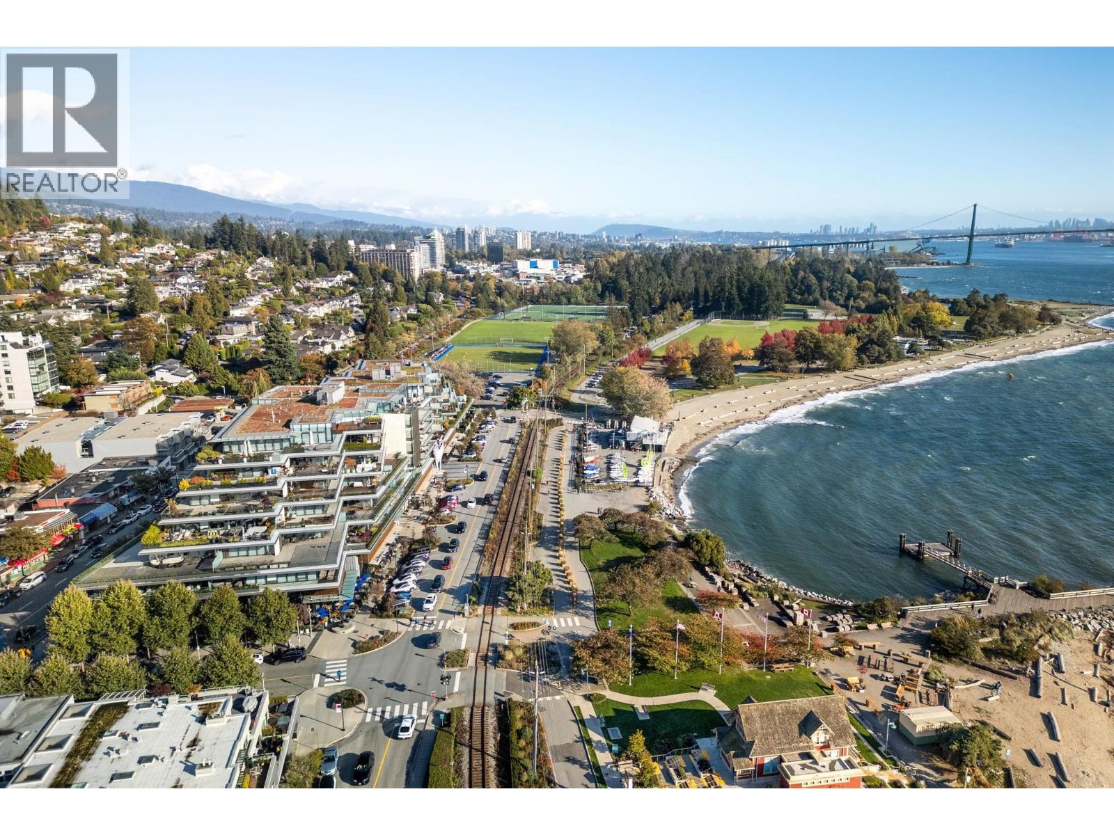 209 1355 Bellevue Avenue, West Vancouver, British Columbia  V7T 0B4 - Photo 3 - R3062050