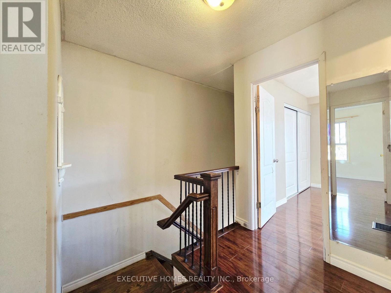 61 Collins Crescent, Brampton, Ontario  L6V 3N1 - Photo 17 - W12505526