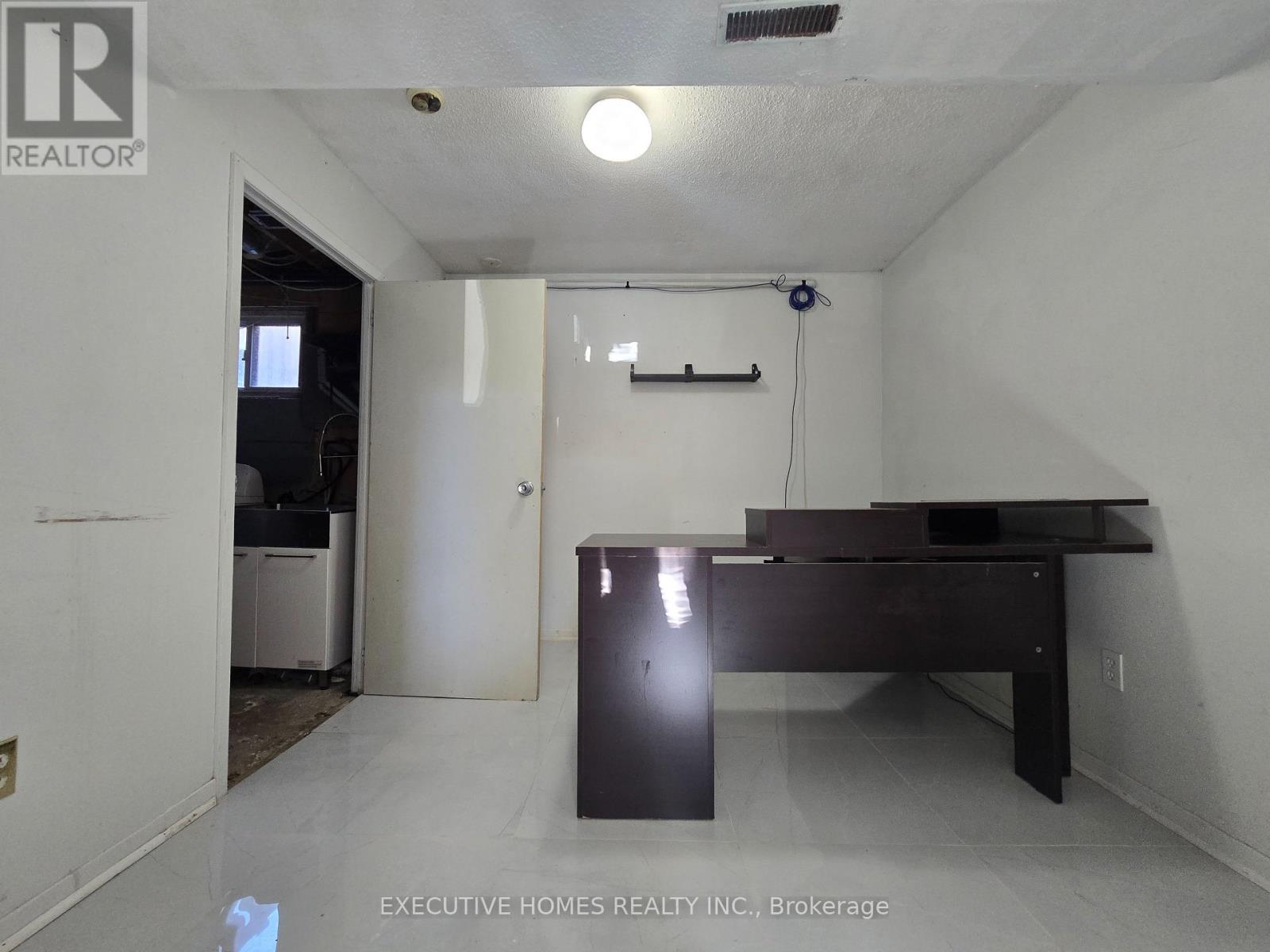 61 Collins Crescent, Brampton, Ontario  L6V 3N1 - Photo 27 - W12505526