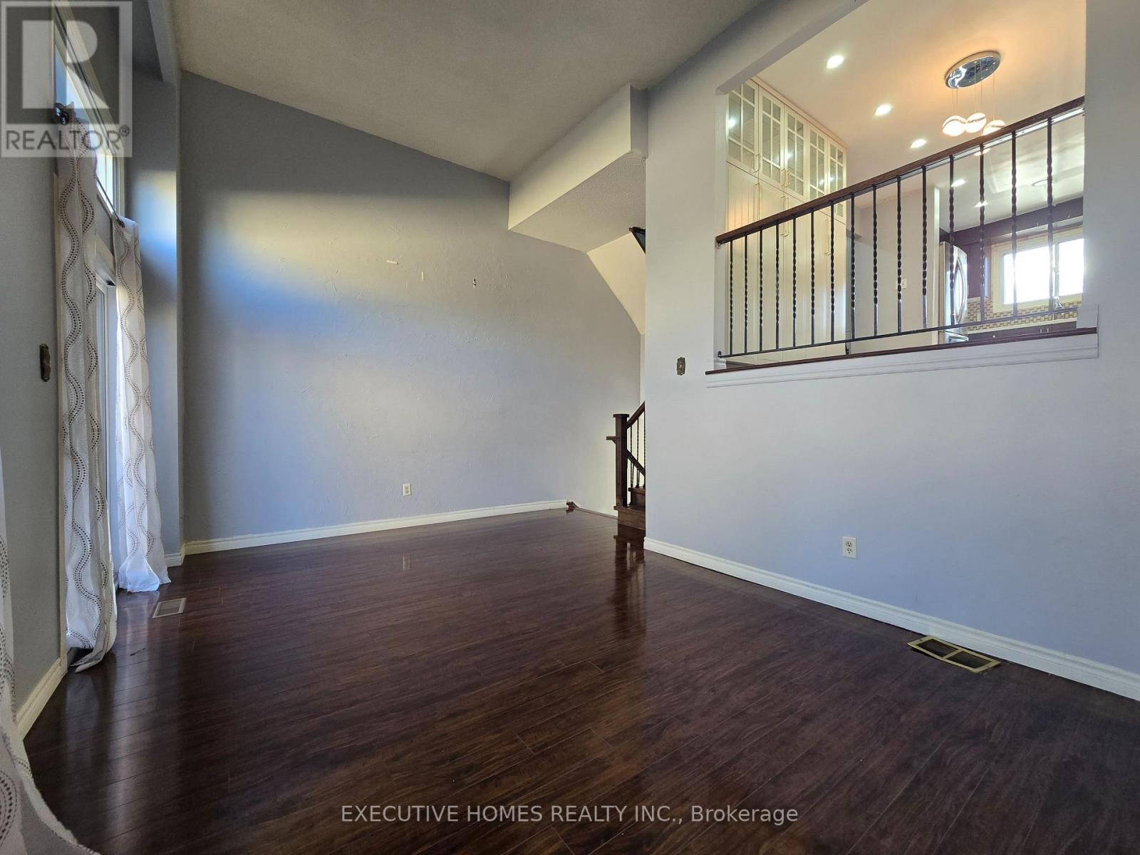 61 Collins Crescent, Brampton, Ontario  L6V 3N1 - Photo 7 - W12505526