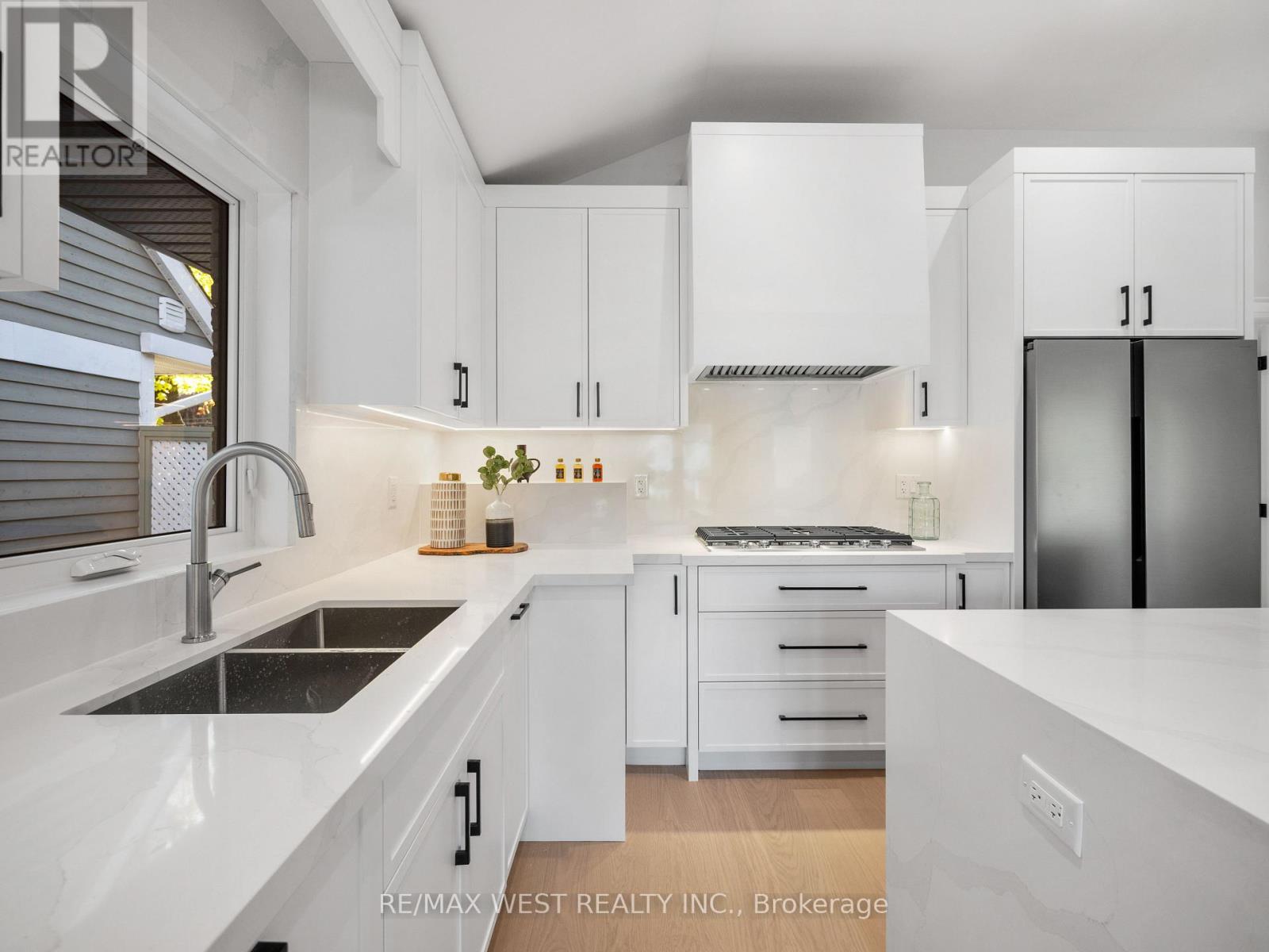 24 Appledale Road, Toronto, Ontario  M9B 5G4 - Photo 12 - W12515576