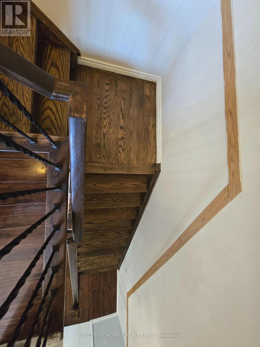 61 Collins Crescent, Brampton, Ontario  L6V 3N1 - Photo 18 - W12505526