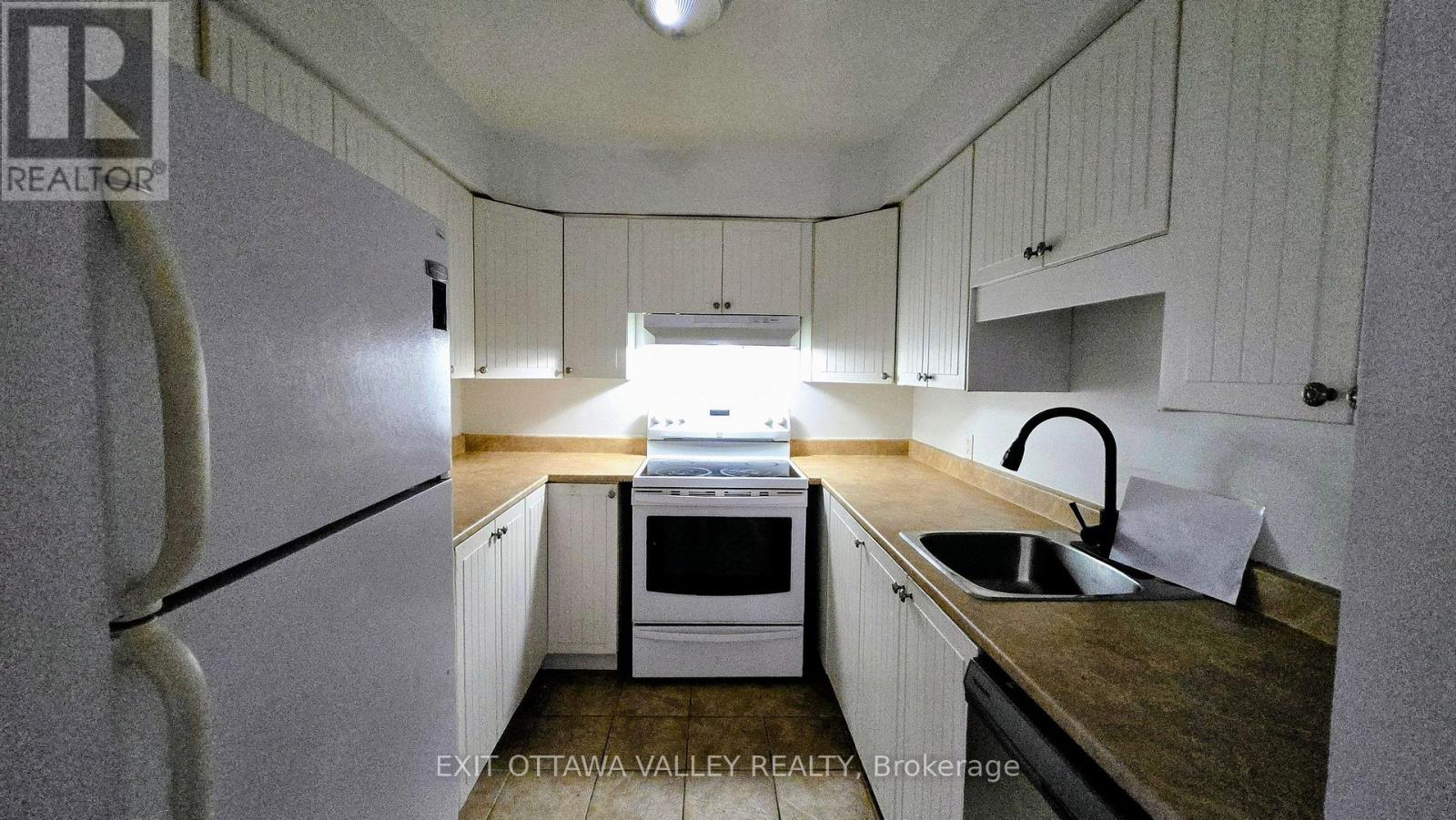 3 - 10 Charles Street, Arnprior, Ontario K7S 1A7 - Photo 13 - X12515360