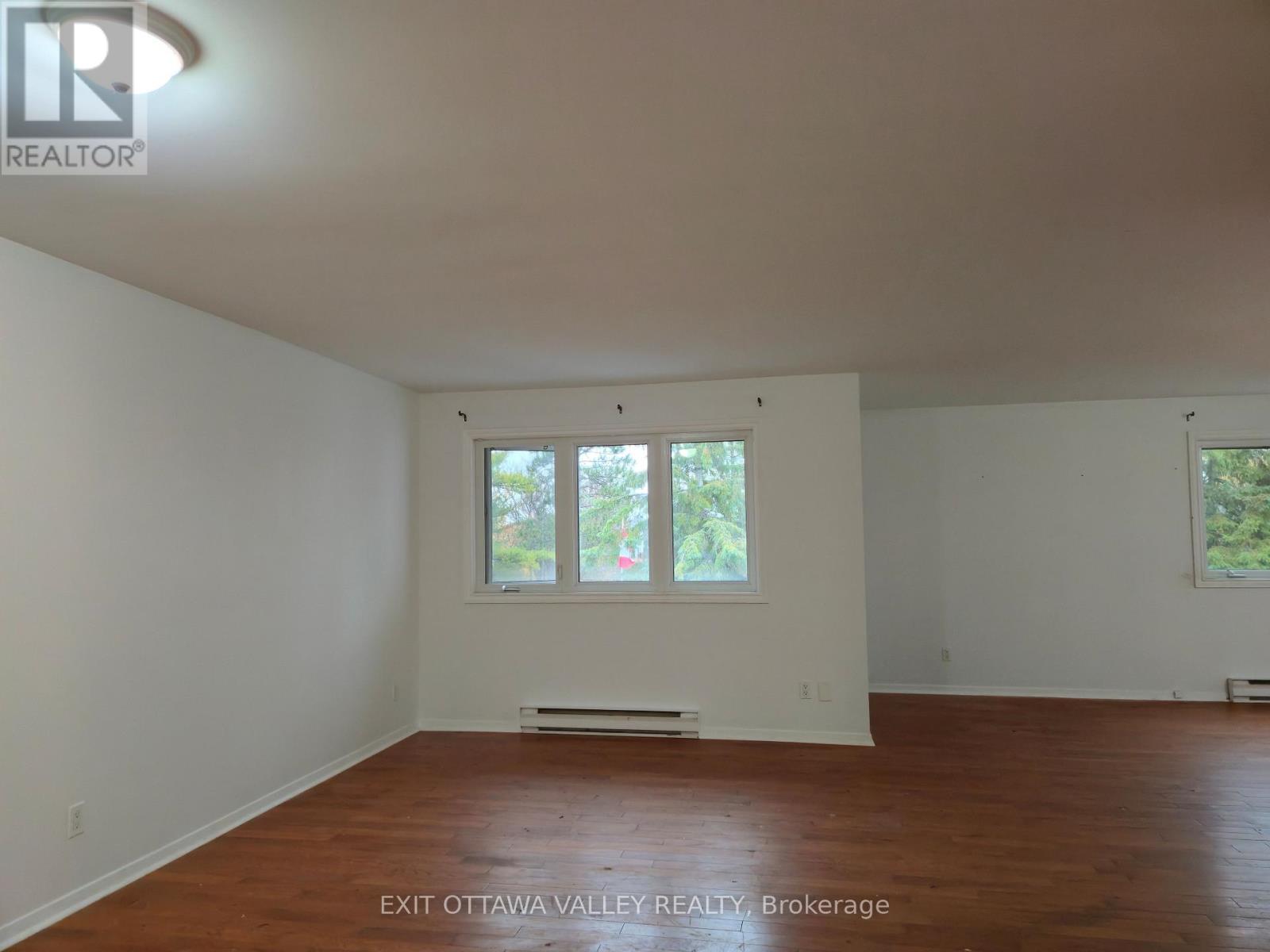 3 - 10 Charles Street, Arnprior, Ontario K7S 1A7 - Photo 10 - X12515360