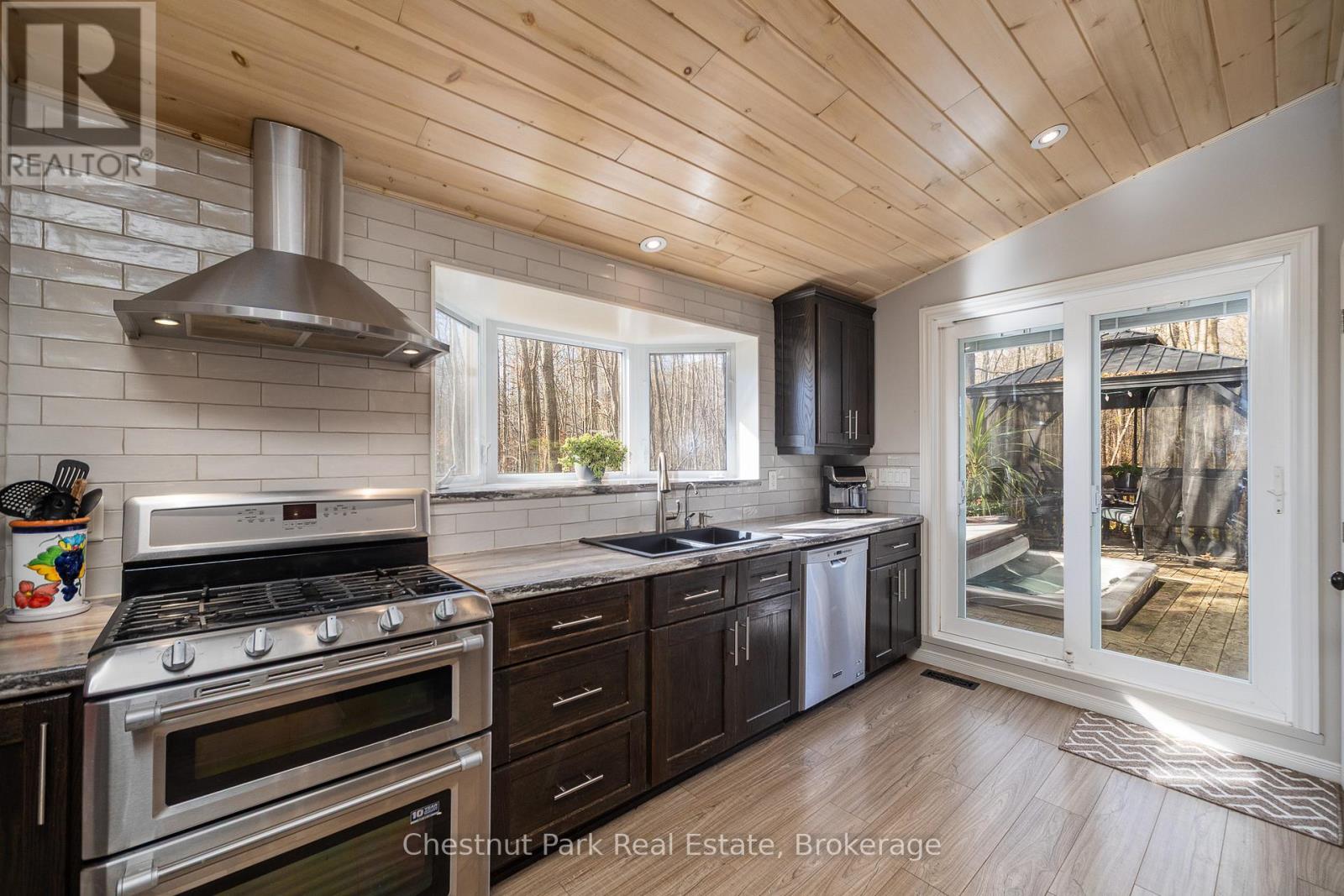 129 Miller Lake Shore Road, Northern Bruce Peninsula, Ontario  N0H 1Z0 - Photo 4 - X12516724