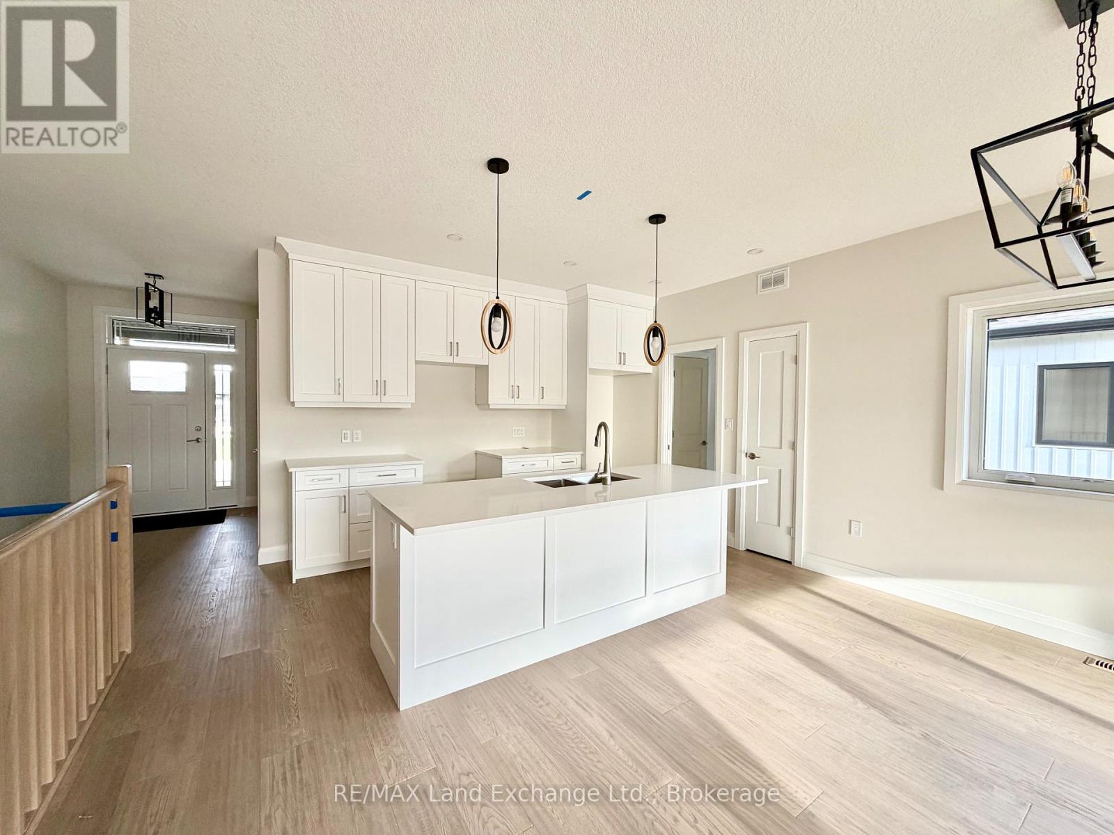 155 Westlinks Drive, Saugeen Shores, Ontario N0H 2C3 - Photo 2 - X12516734