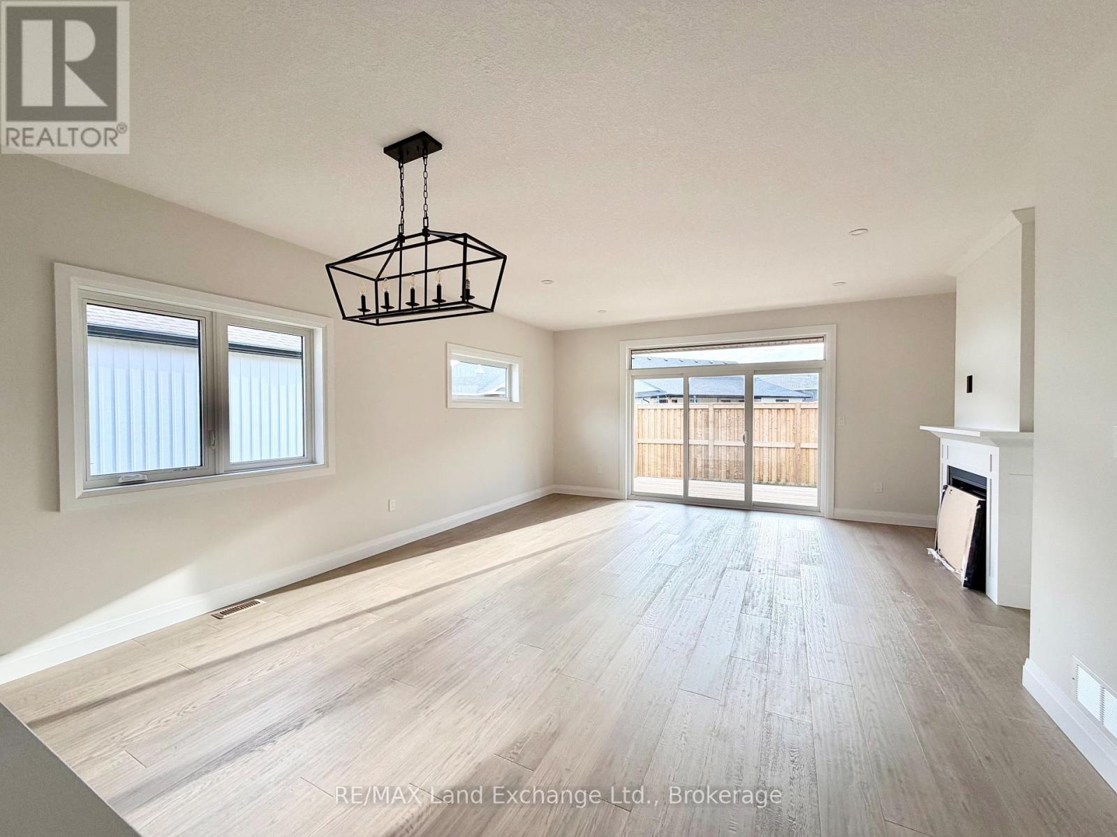 155 Westlinks Drive, Saugeen Shores, Ontario N0H 2C3 - Photo 3 - X12516734