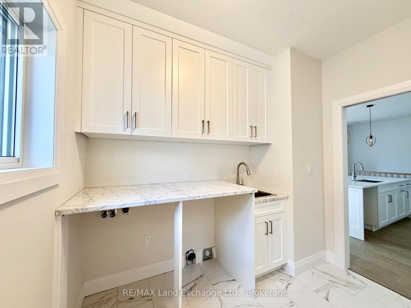 155 Westlinks Drive, Saugeen Shores, Ontario N0H 2C3 - Photo 4 - X12516734