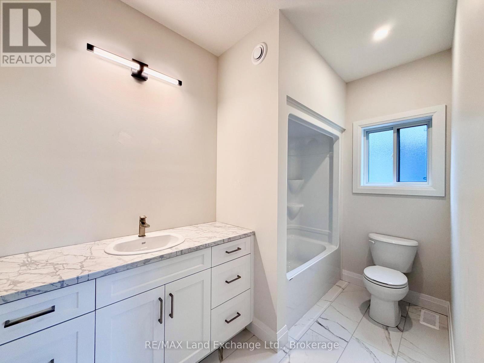 155 Westlinks Drive, Saugeen Shores, Ontario N0H 2C3 - Photo 6 - X12516734