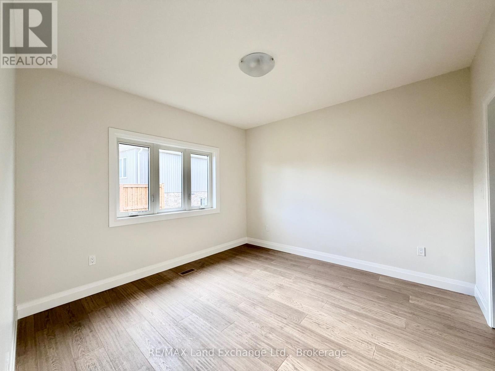 155 Westlinks Drive, Saugeen Shores, Ontario N0H 2C3 - Photo 7 - X12516734