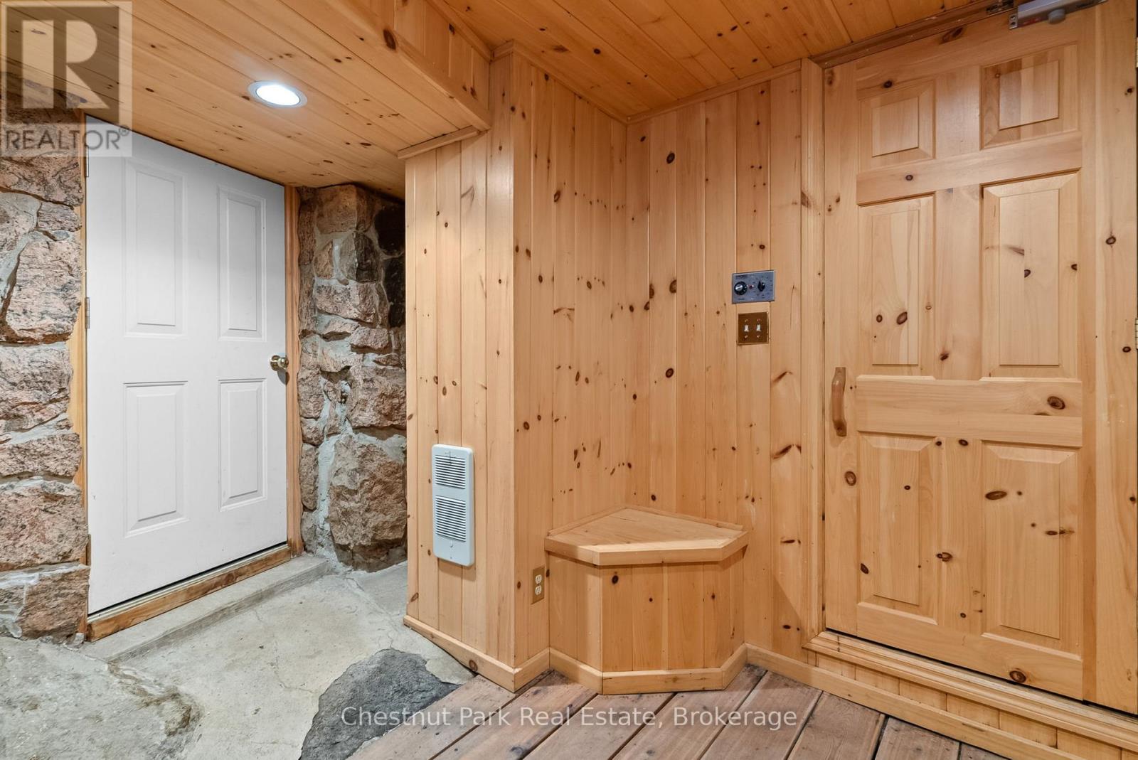 1143 Leonard Lake 1 Road, Muskoka Lakes, Ontario  P1L 2G7 - Photo 28 - X12517004