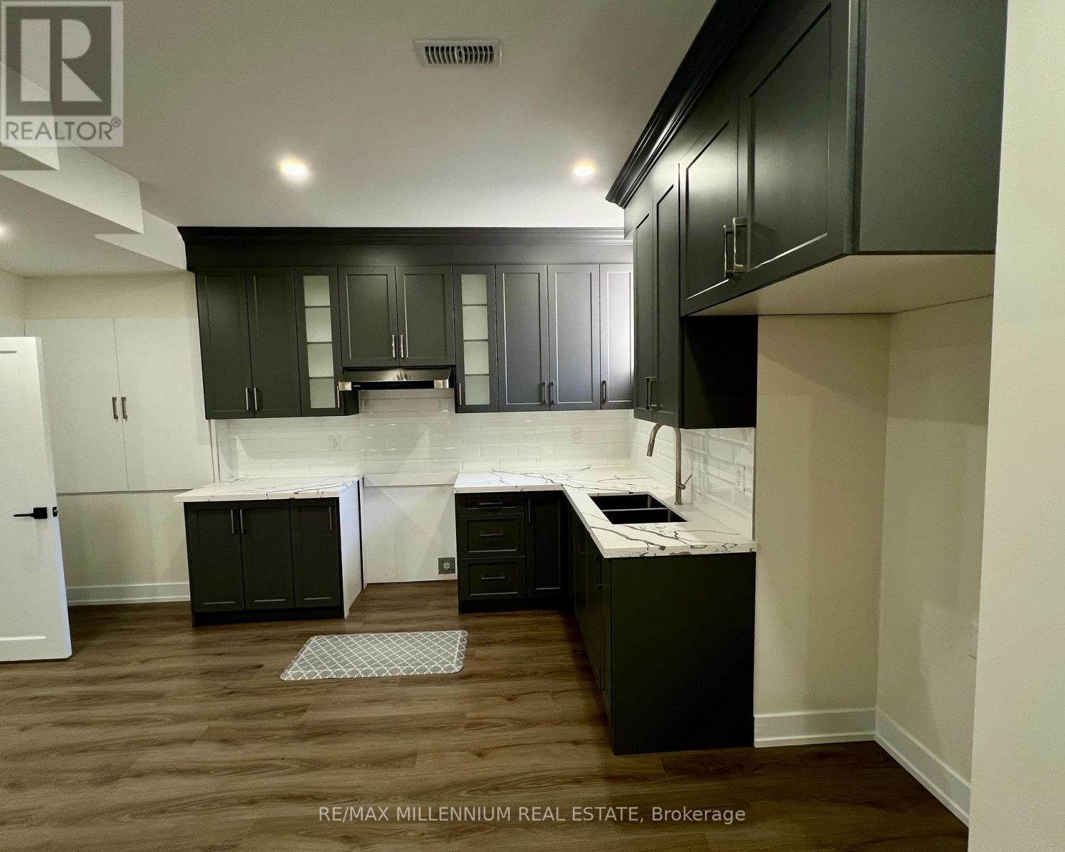 Bsmt - 33 Daisy Meadow Crescent, Caledon, Ontario  L7C 4G3 - Photo 3 - W12506770