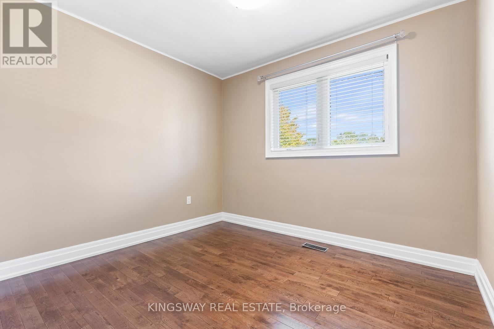 236 Woodale Avenue, Oakville, Ontario  L6K 2N2 - Photo 13 - W12516554