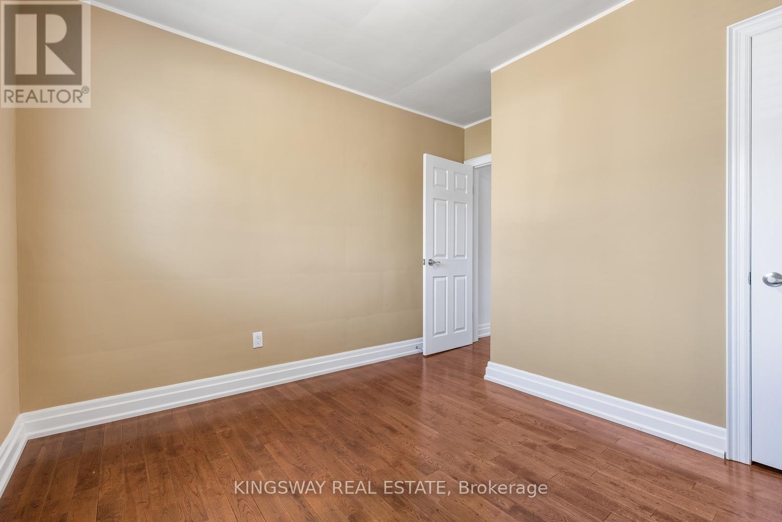 236 Woodale Avenue, Oakville, Ontario  L6K 2N2 - Photo 14 - W12516554