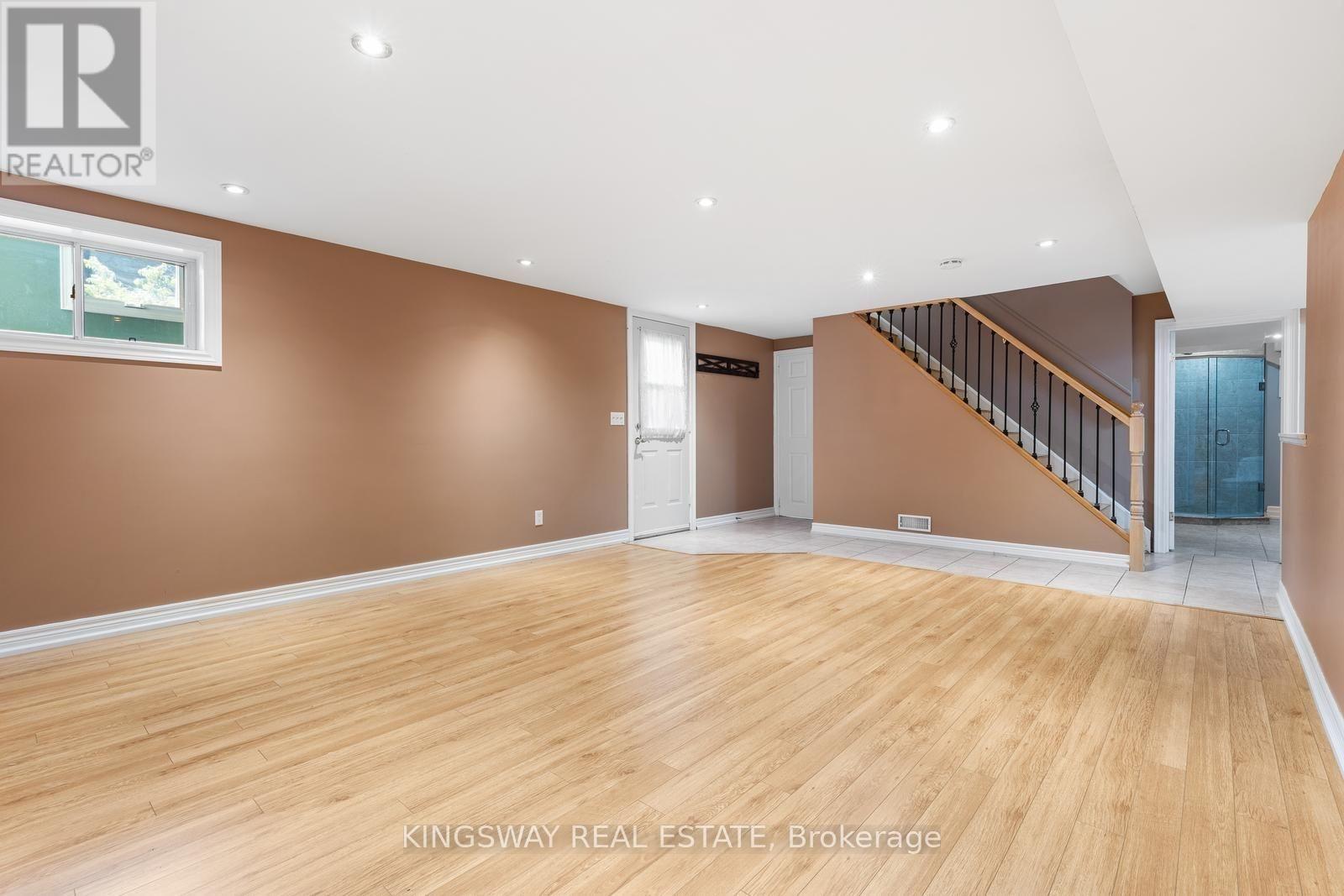 236 Woodale Avenue, Oakville, Ontario  L6K 2N2 - Photo 17 - W12516554